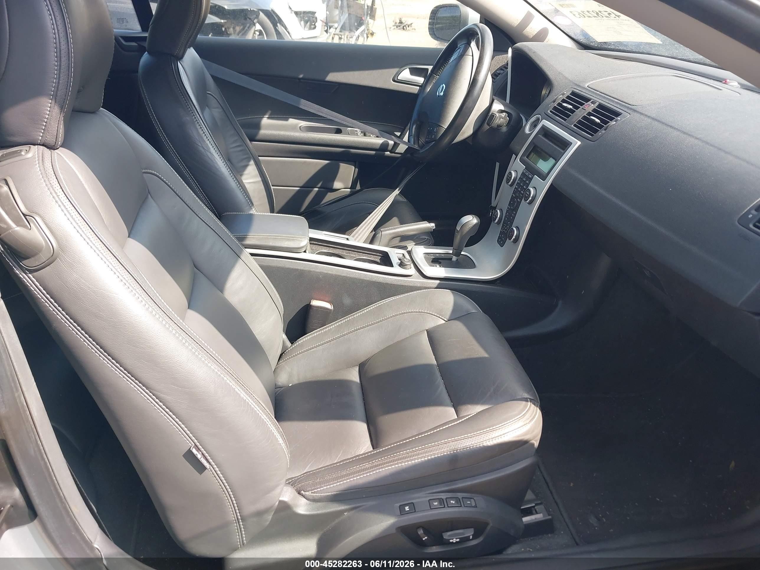 2011 Volvo C70 T5 Silver vin: YV1672MC2BJ118645
