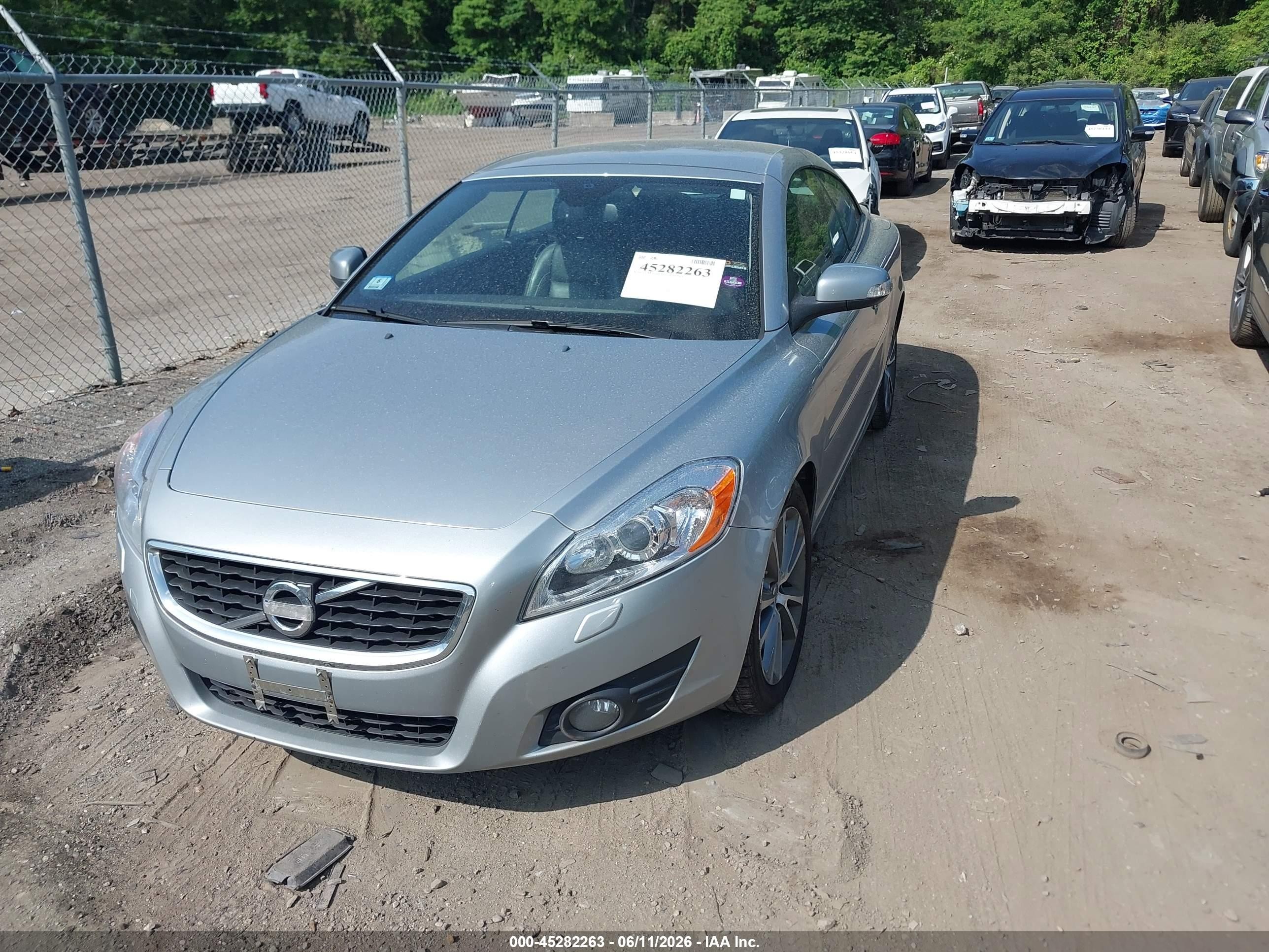2011 Volvo C70 T5 Silver vin: YV1672MC2BJ118645