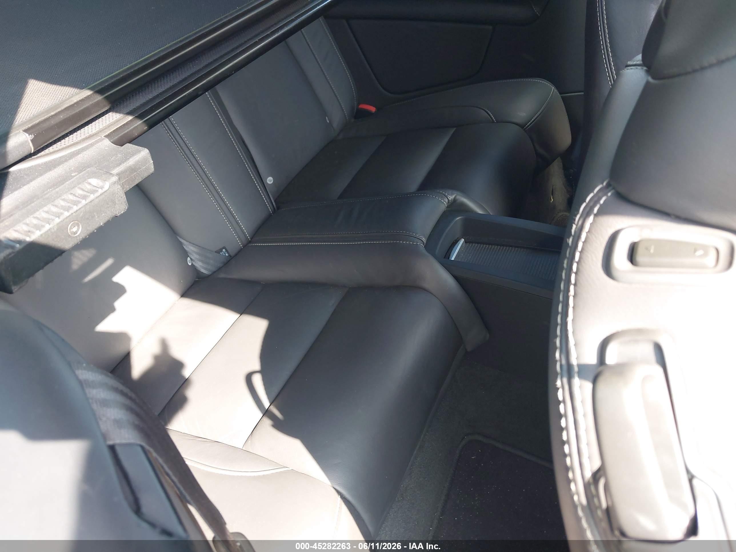 2011 Volvo C70 T5 Silver vin: YV1672MC2BJ118645
