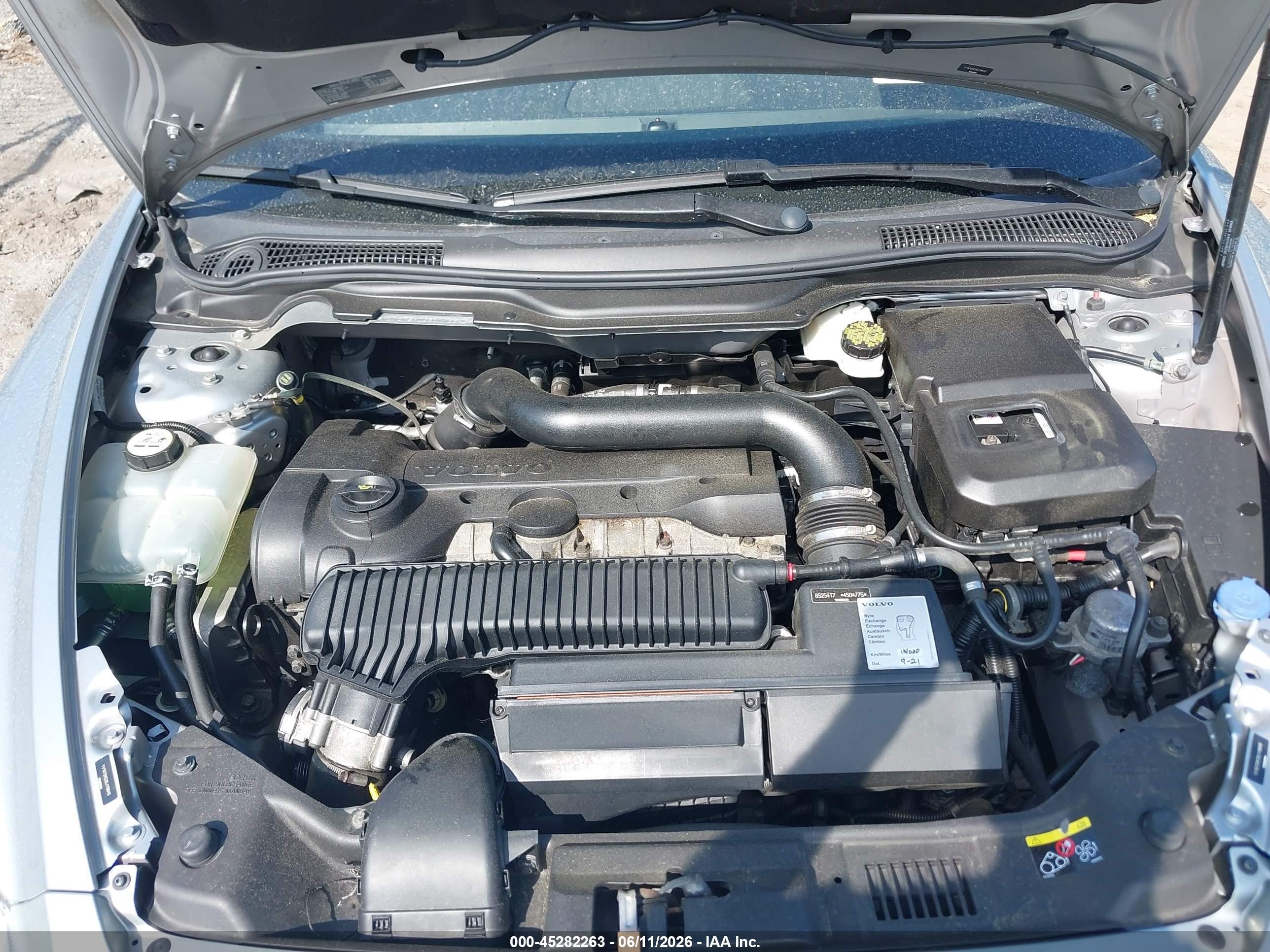 2011 Volvo C70 T5 Silver vin: YV1672MC2BJ118645