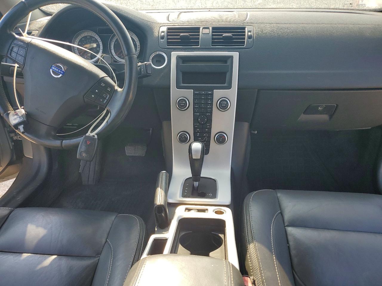 2012 Volvo C70 T5 Silver vin: YV1672MC2CJ129968
