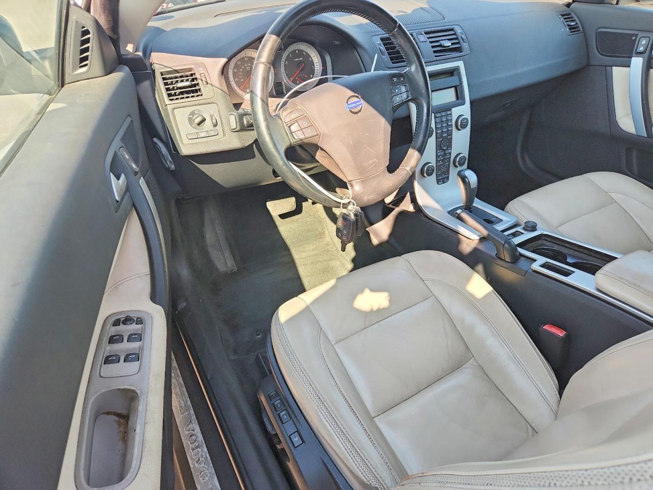 2013 Volvo C70 T5 Silver vin: YV1672MC2DJ136839