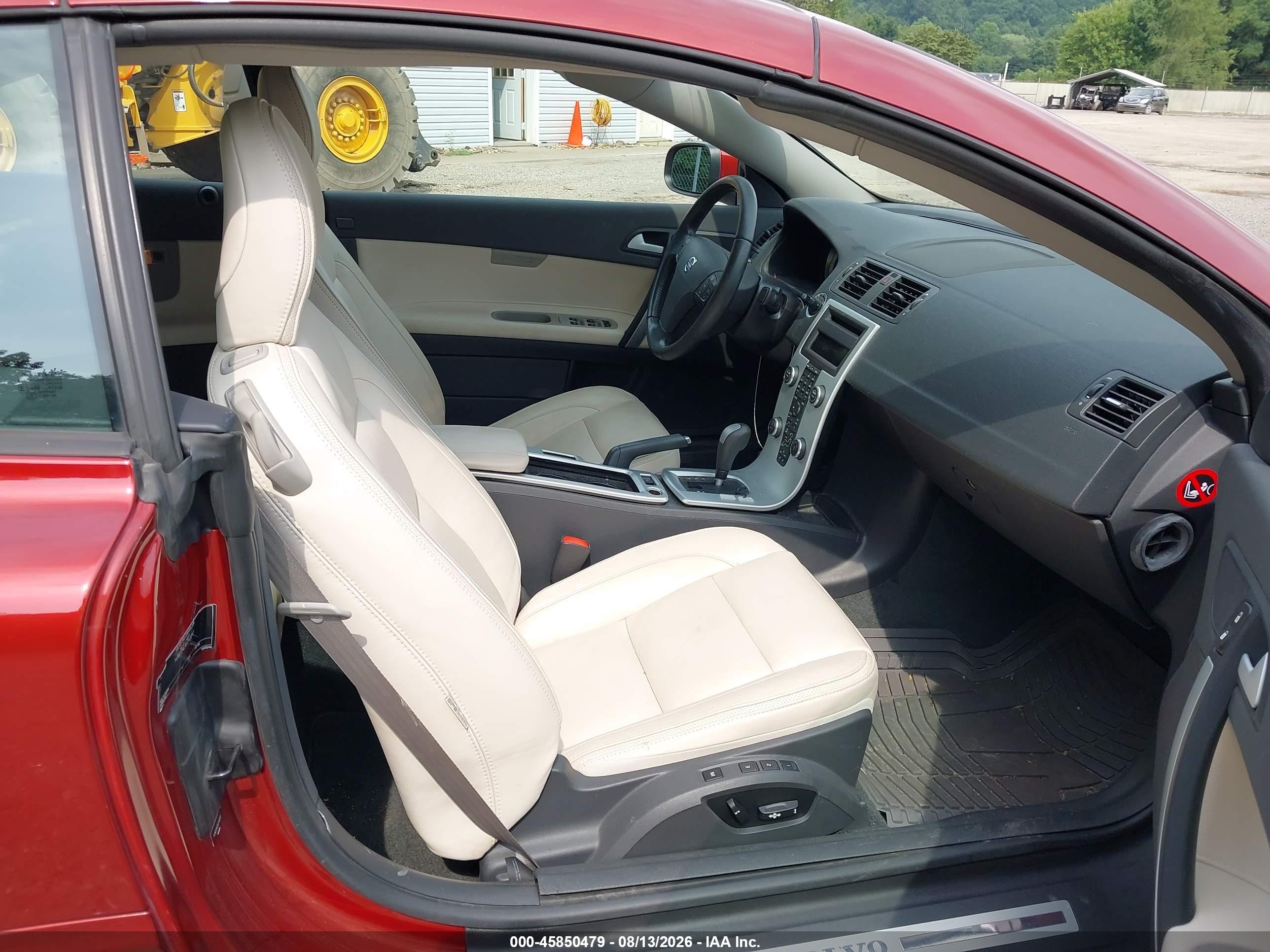 2013 Volvo C70 T5/t5 Platinum/t5 Platinum W/inscription Pkg/t5 Premier Plus/t5 Premier Plus W/inscription Pkg Red vin: YV1672MC3DJ143217
