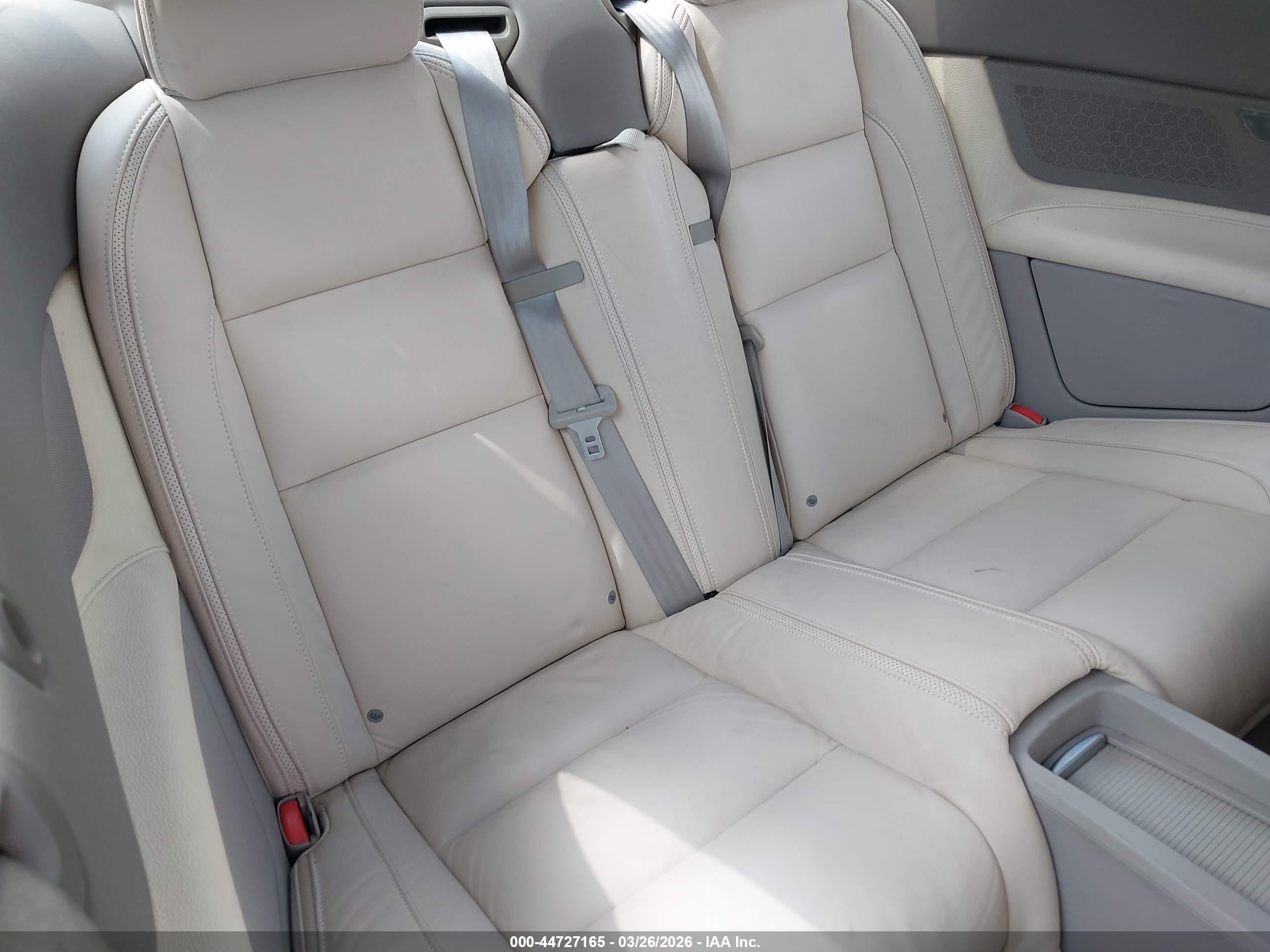 2011 Volvo C70 T5 Blue vin: YV1672MC4BJ117514