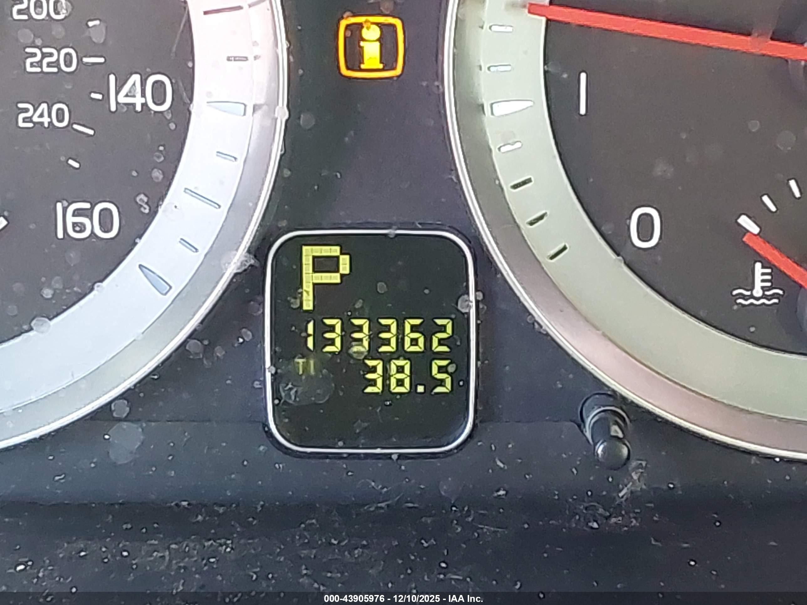 2012 Volvo C70 T5 Dark Blue vin: YV1672MC4CJ124934