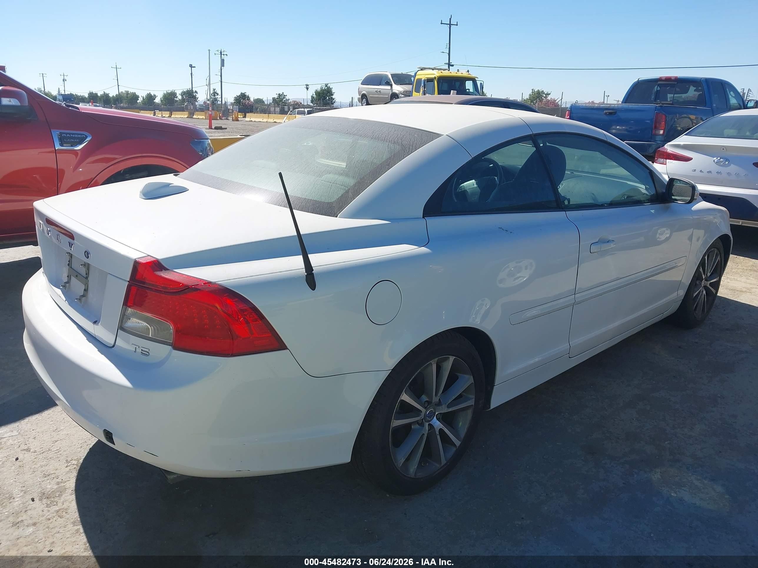 2012 Volvo C70 T5/t5 Platinum/t5 Premier Plus White vin: YV1672MC4CJ131589