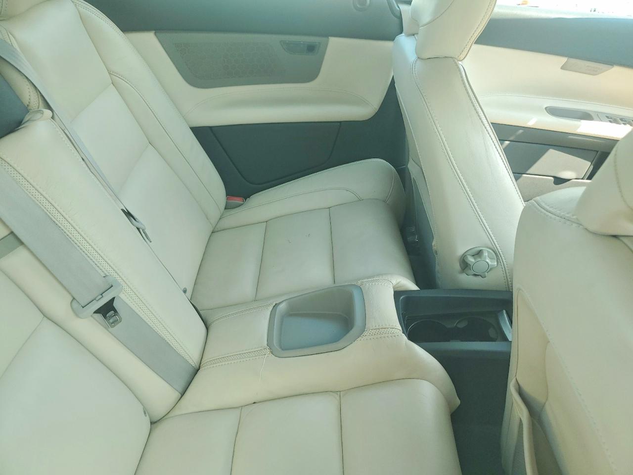 2013 Volvo C70 T5 White vin: YV1672MC4DJ138897