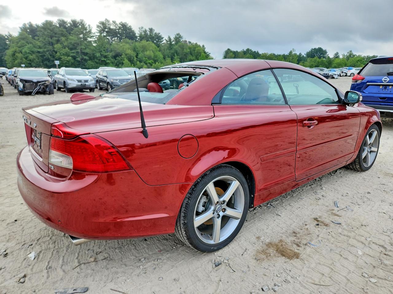 2011 Volvo C70 T5 Red vin: YV1672MC5BJ110006