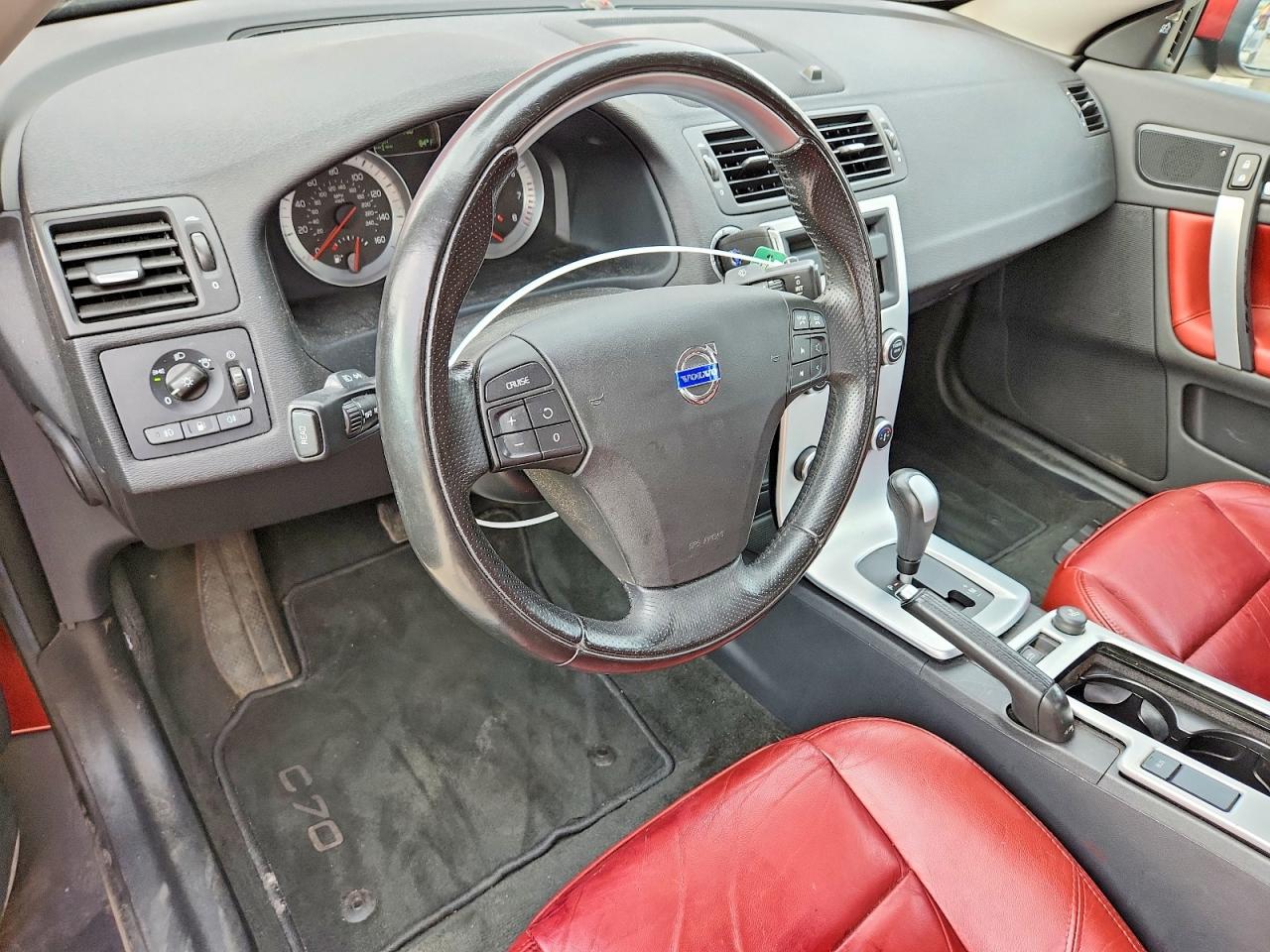 2011 Volvo C70 T5 Red vin: YV1672MC5BJ110006