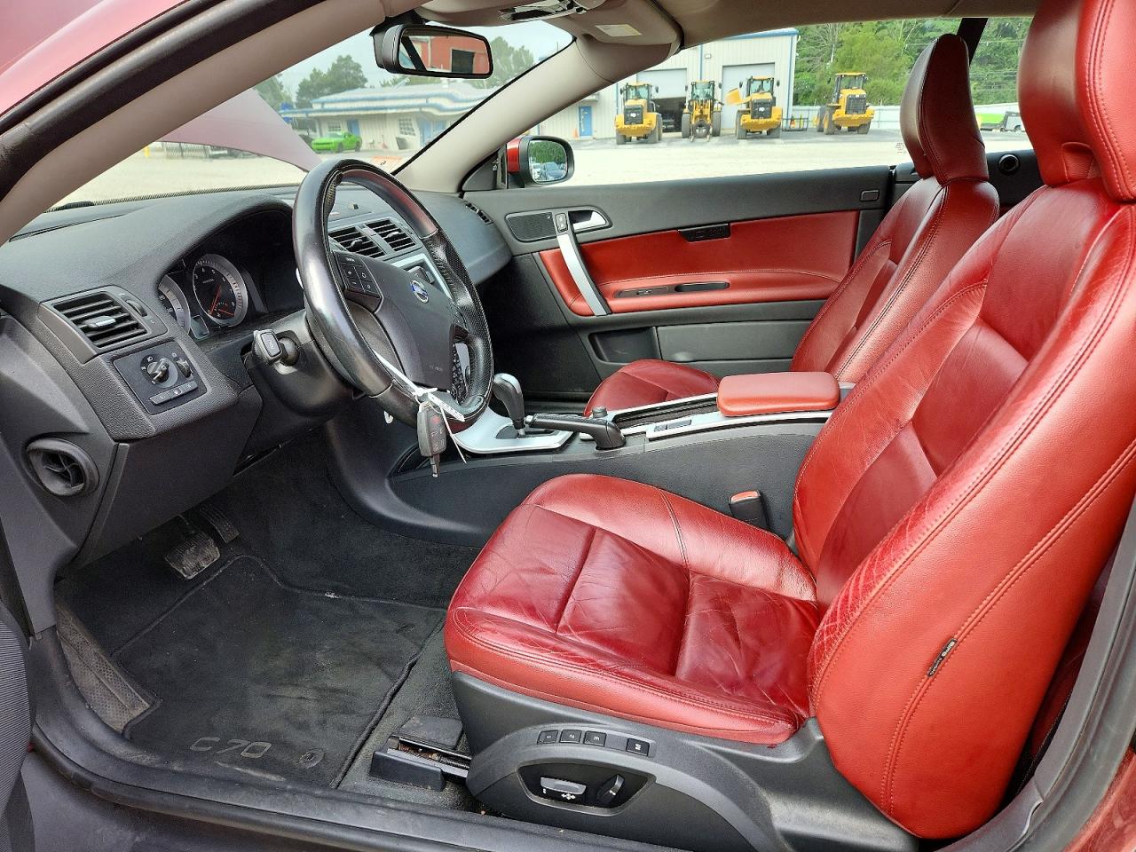 2011 Volvo C70 T5 Red vin: YV1672MC5BJ110006