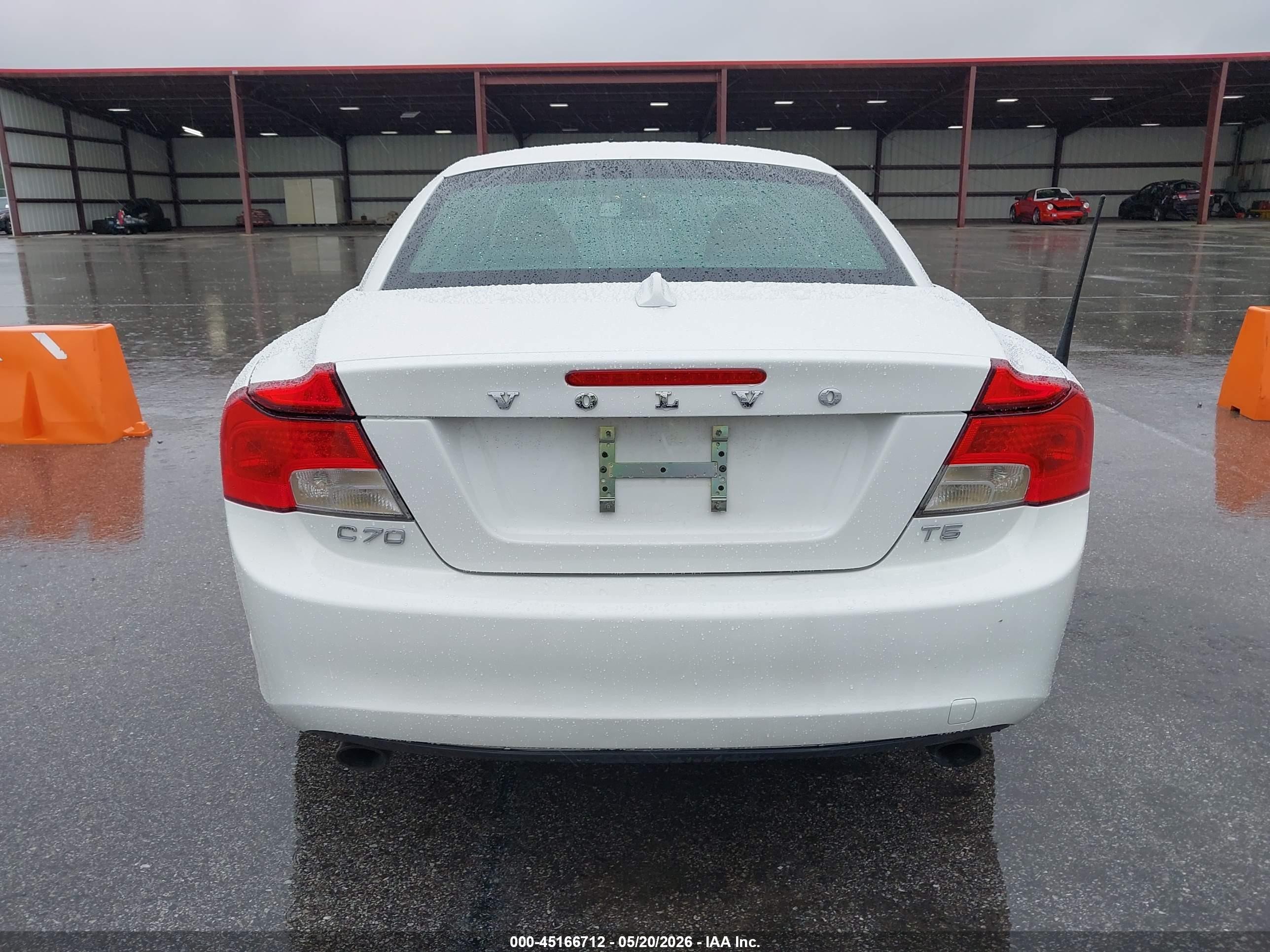 2011 Volvo C70 T5 White vin: YV1672MC5BJ115576