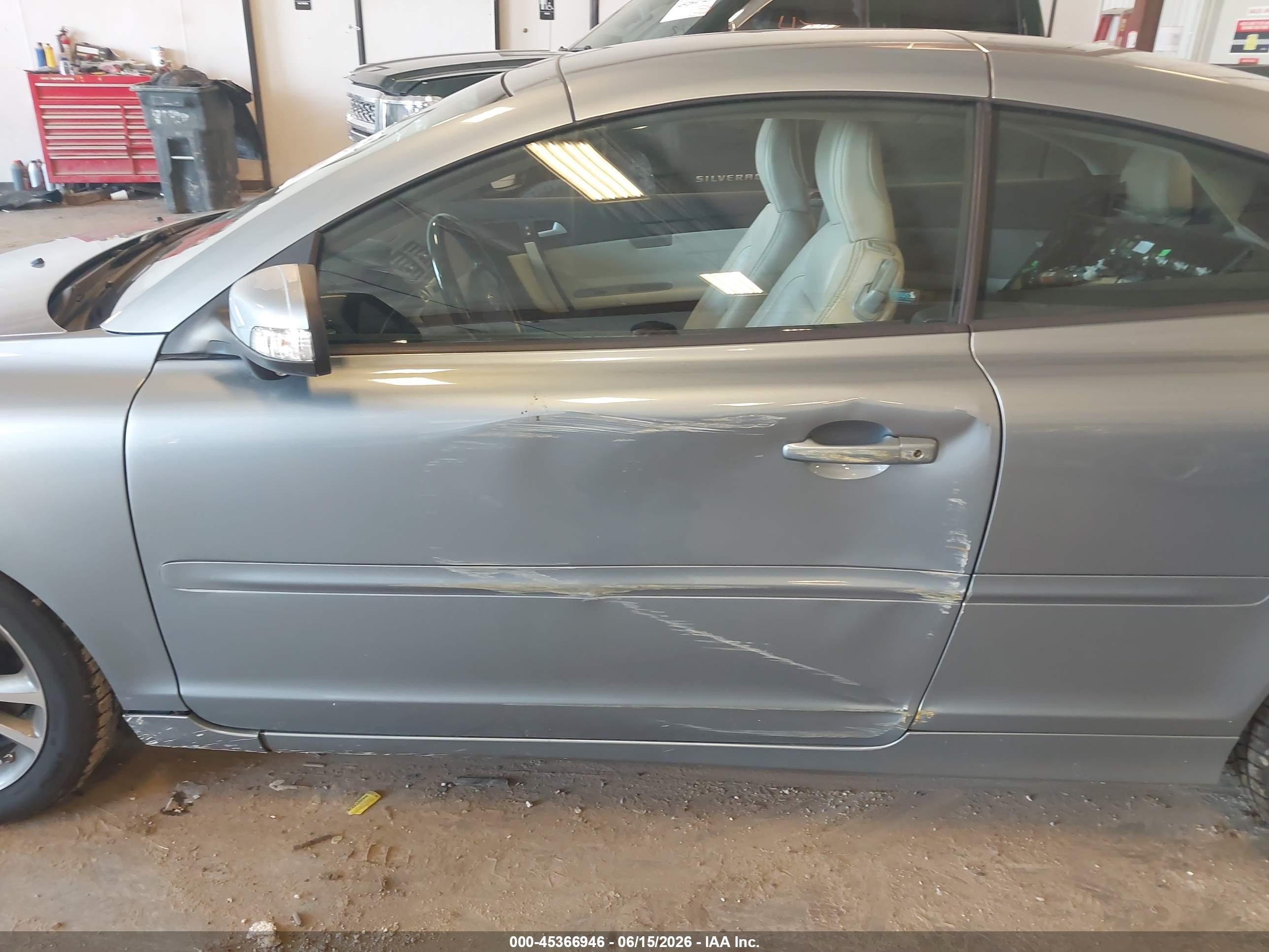 2011 Volvo C70 T5 Blue vin: YV1672MC6BJ109883