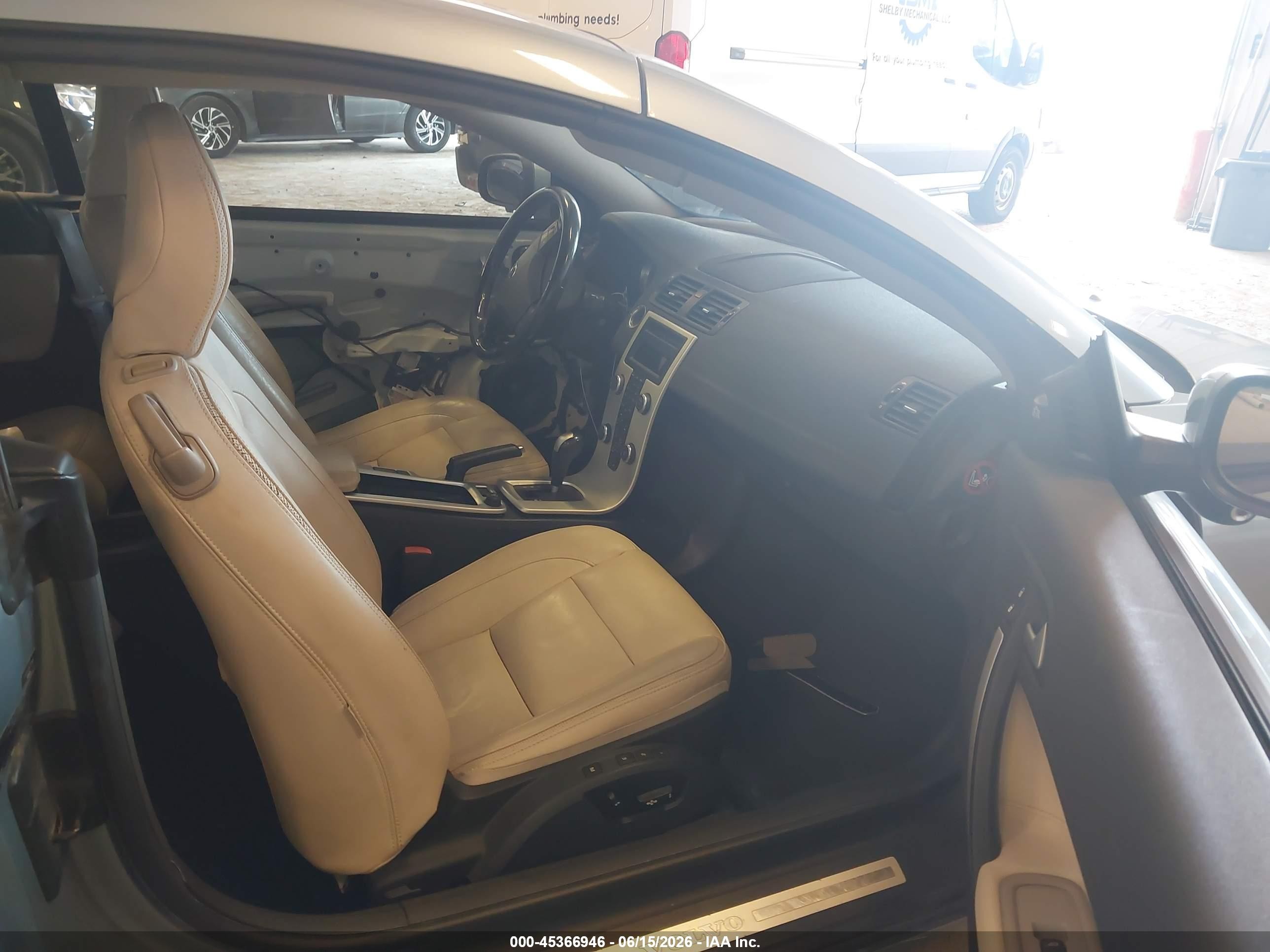 2011 Volvo C70 T5 Blue vin: YV1672MC6BJ109883