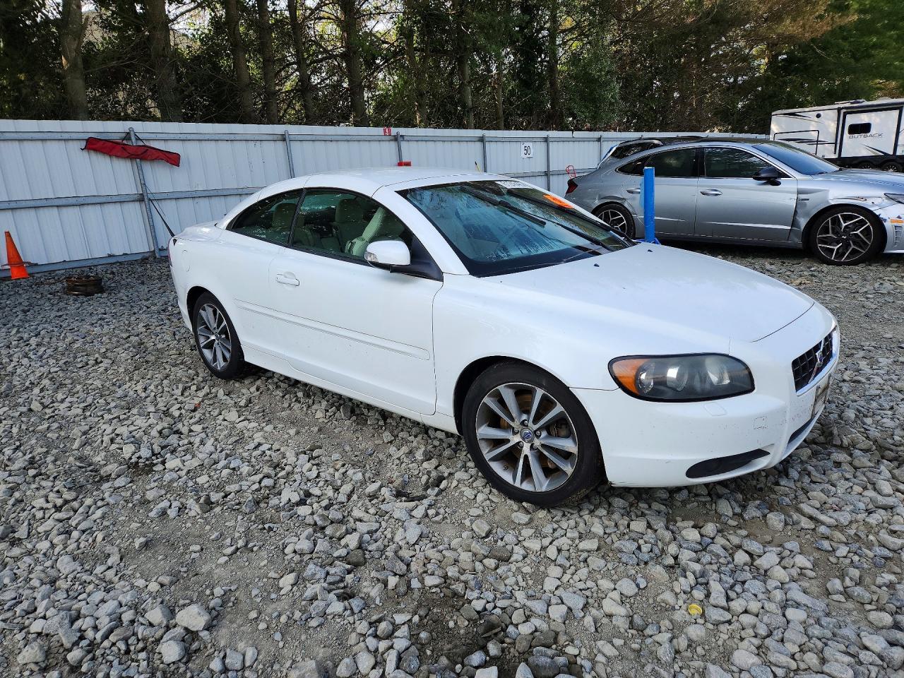 2010 Volvo C70 T5 White vin: YV1672MC7AJ092087