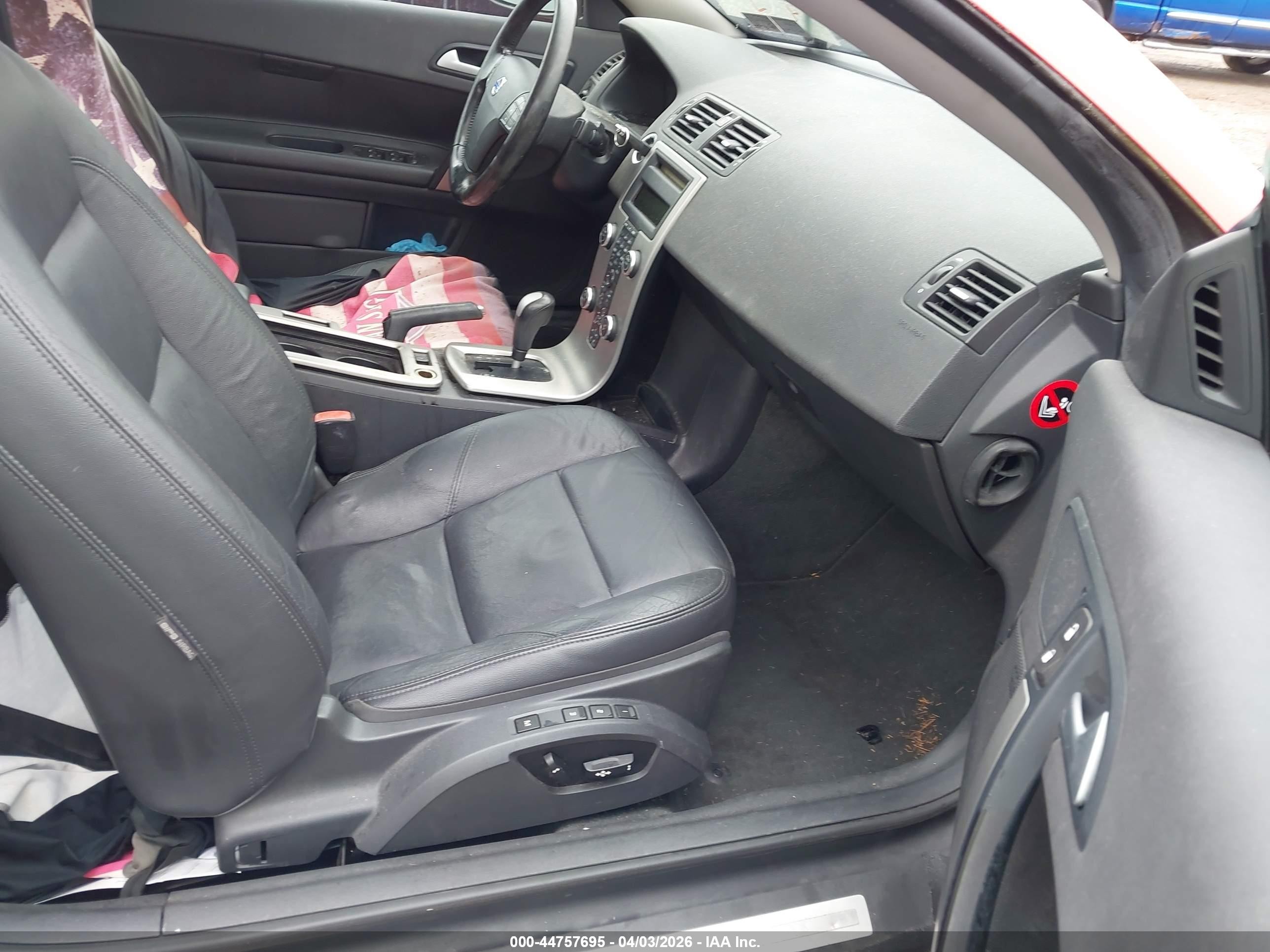 2010 Volvo C70 T5 Red vin: YV1672MC7AJ093983