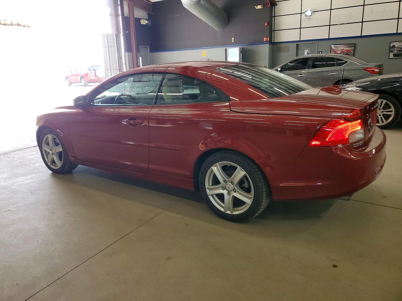 2011 Volvo C70 T5 Burgundy vin: YV1672MC7BJ119757
