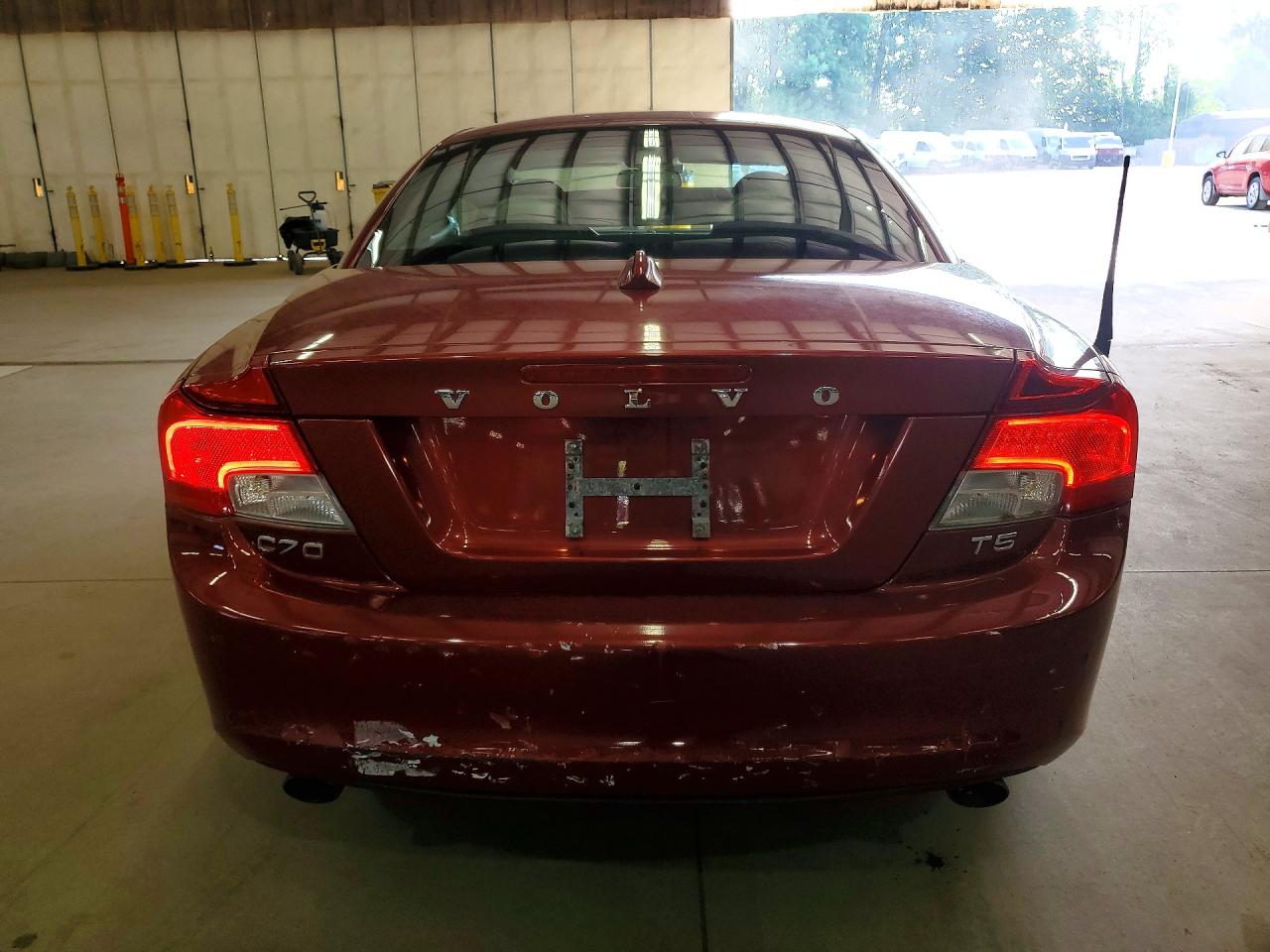 2011 Volvo C70 T5 Burgundy vin: YV1672MC7BJ119757