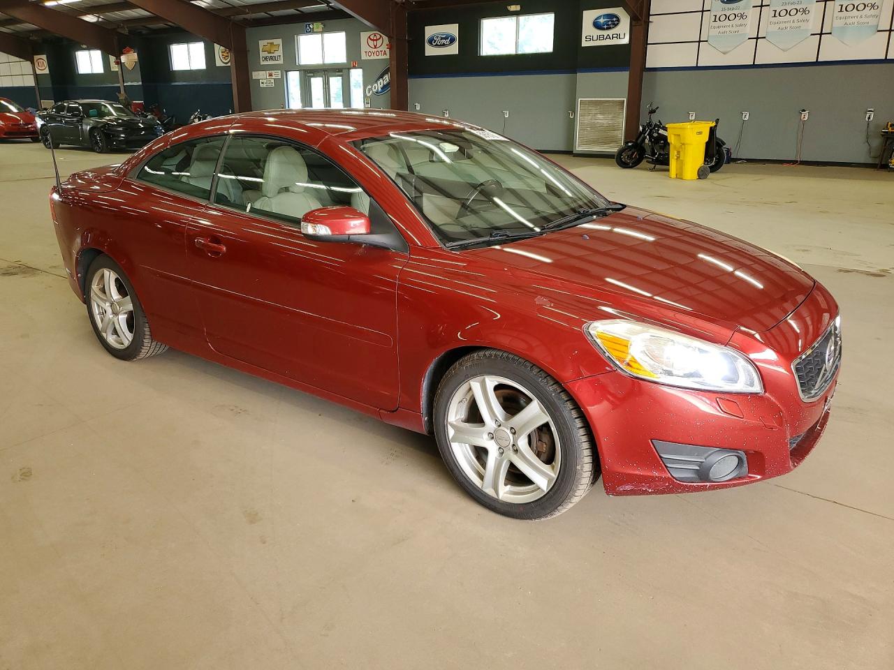 2011 Volvo C70 T5 Burgundy vin: YV1672MC7BJ119757