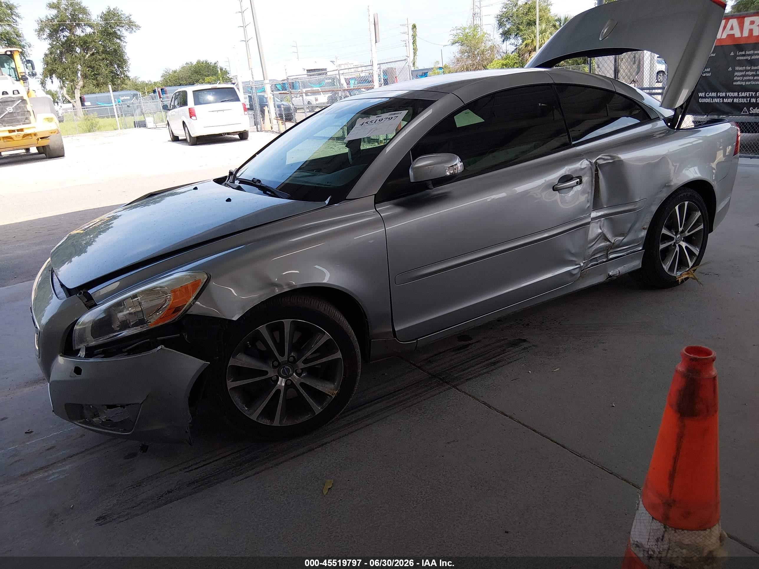 2013 Volvo C70 T5 Silver vin: YV1672MC7DJ142779