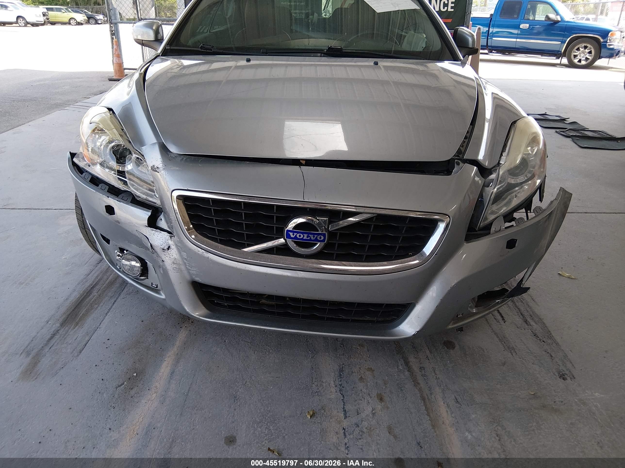 2013 Volvo C70 T5 Silver vin: YV1672MC7DJ142779