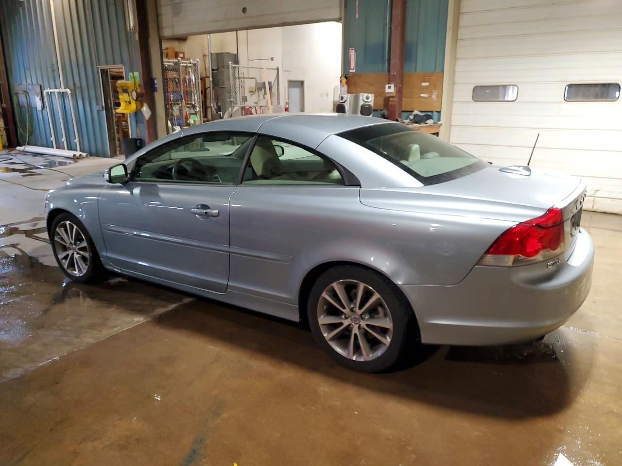 2010 Volvo C70 T5 Blue vin: YV1672MC8AJ090770