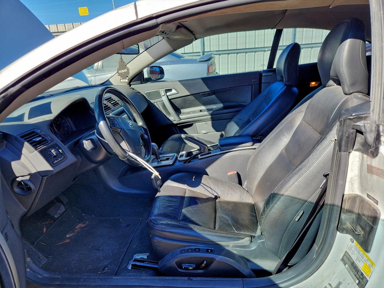 2010 Volvo C70 T5 White vin: YV1672MC8AJ094561