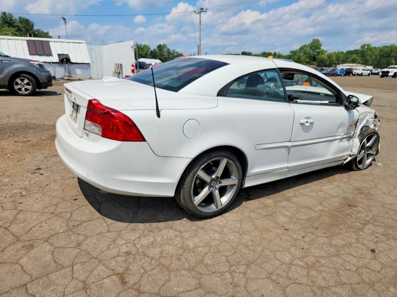 2011 Volvo C70 T5 White vin: YV1672MC8BJ117239