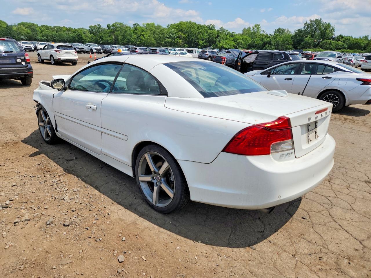 2011 Volvo C70 T5 White vin: YV1672MC8BJ117239