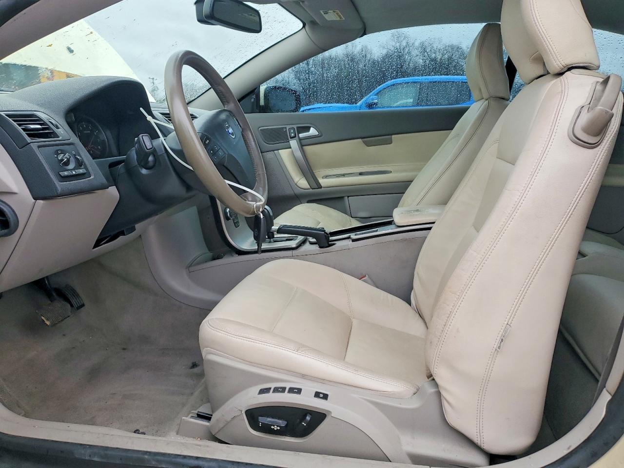 2010 Volvo C70 T5 Beige vin: YV1672MC9AJ092463