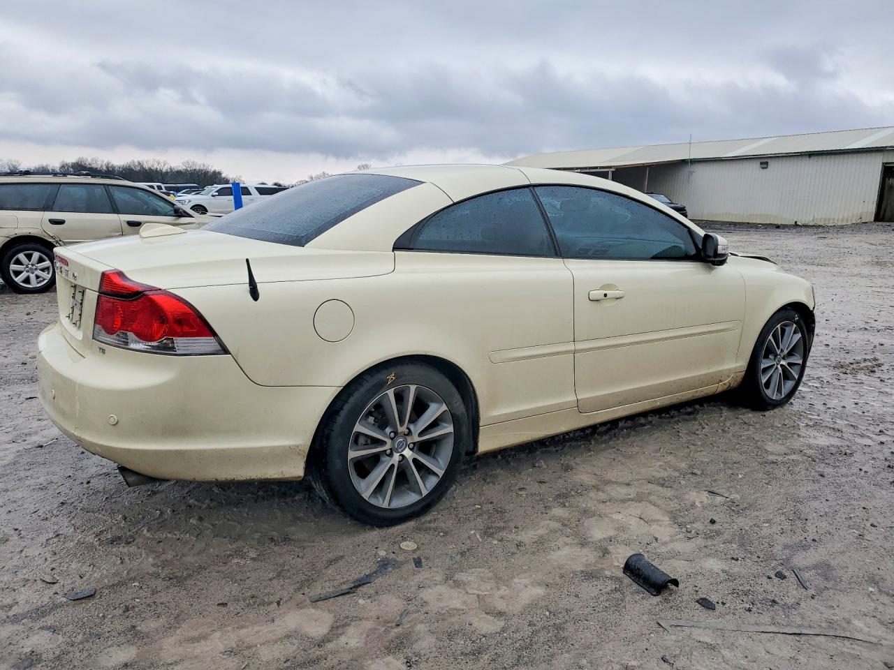 2010 Volvo C70 T5 Beige vin: YV1672MC9AJ092463