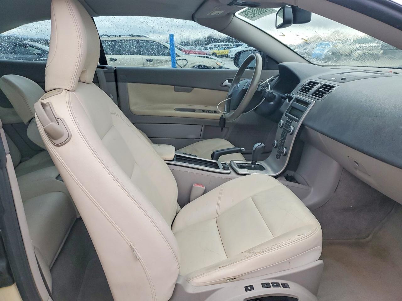 2010 Volvo C70 T5 Beige vin: YV1672MC9AJ092463