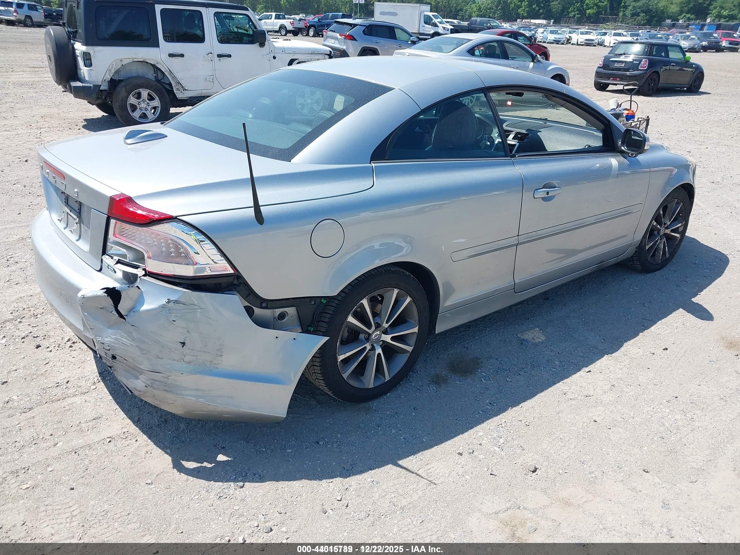 2011 Volvo C70 T5 Silver vin: YV1672MC9BJ115385