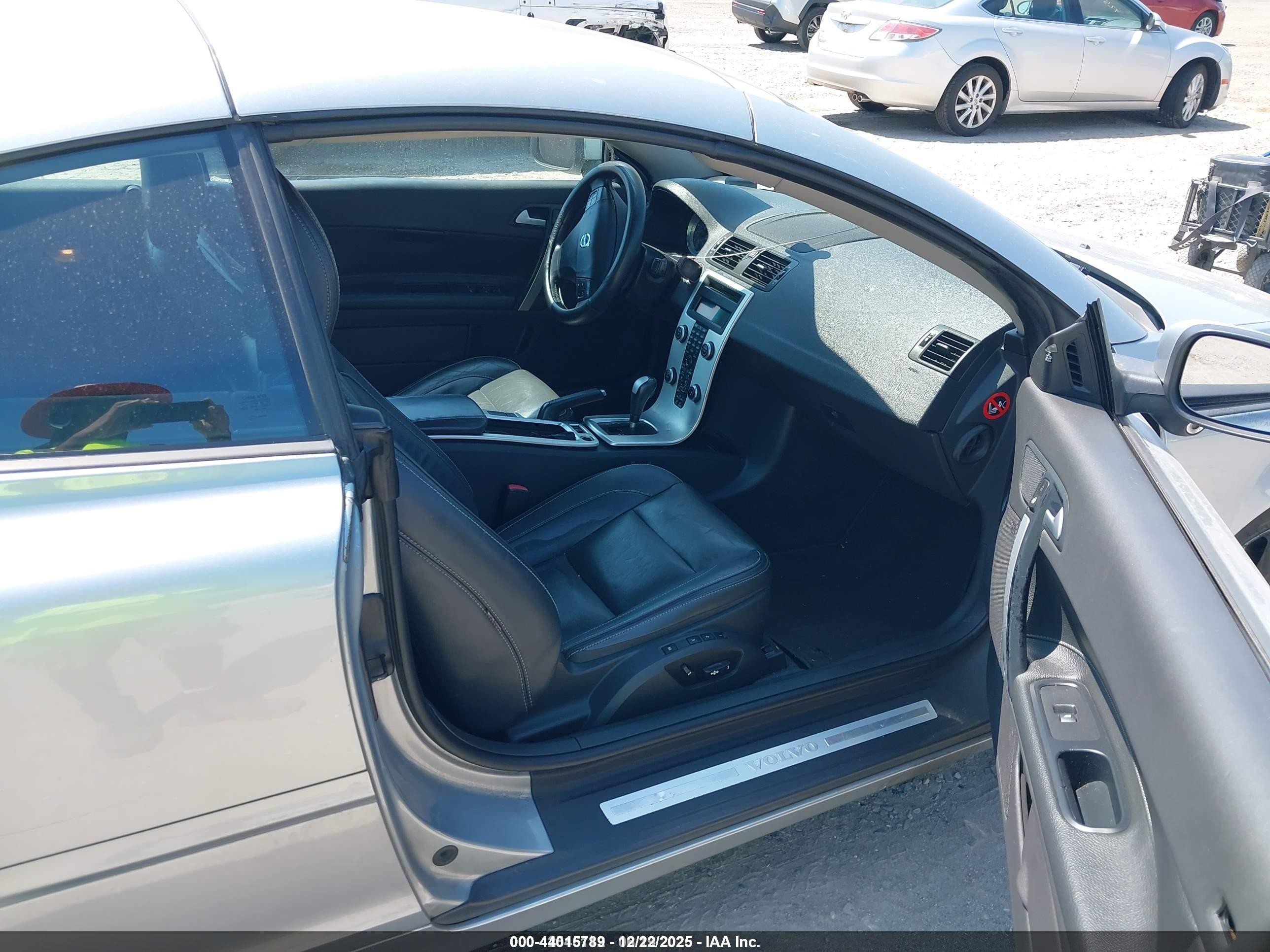 2011 Volvo C70 T5 Silver vin: YV1672MC9BJ115385