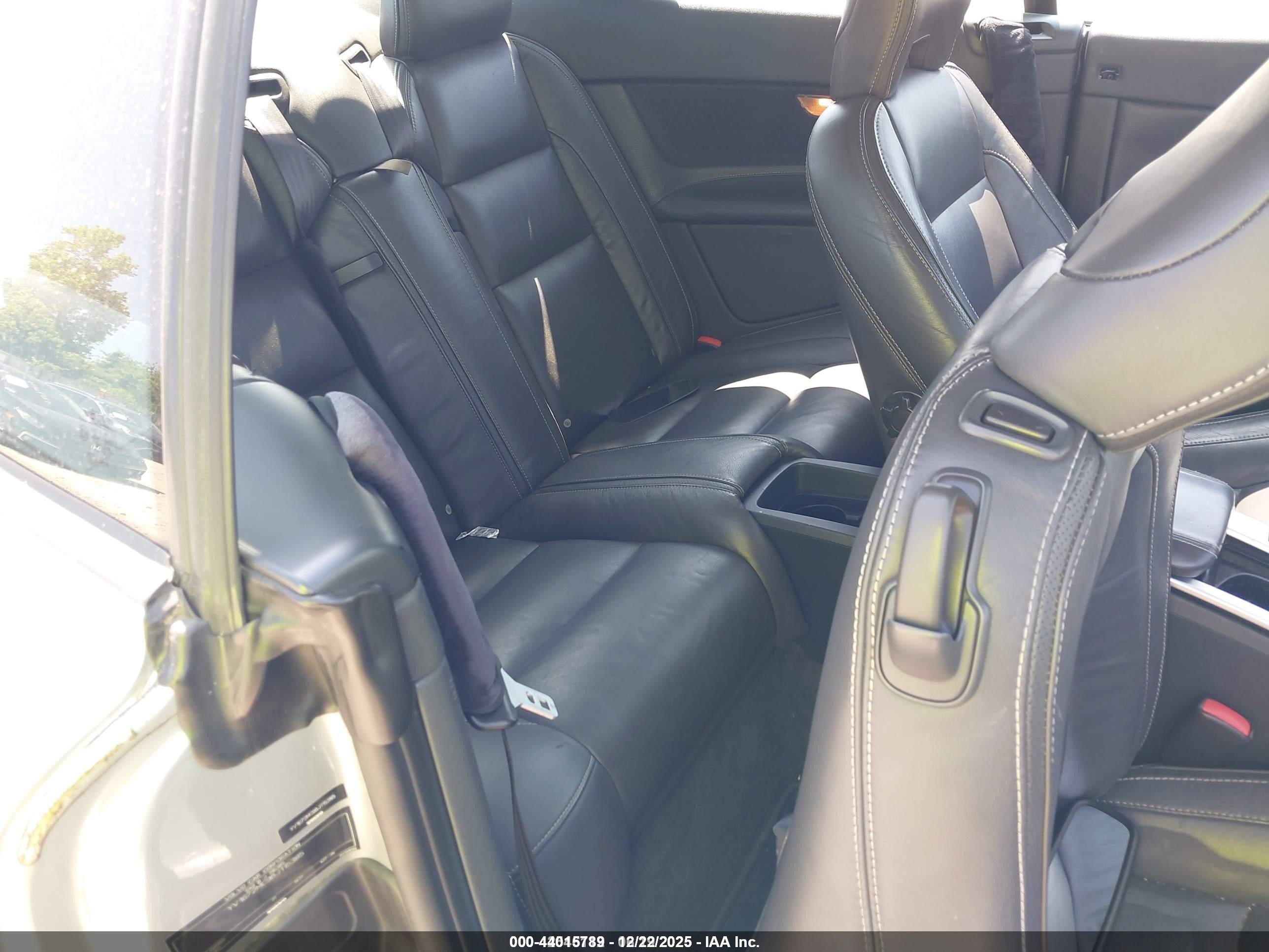 2011 Volvo C70 T5 Silver vin: YV1672MC9BJ115385