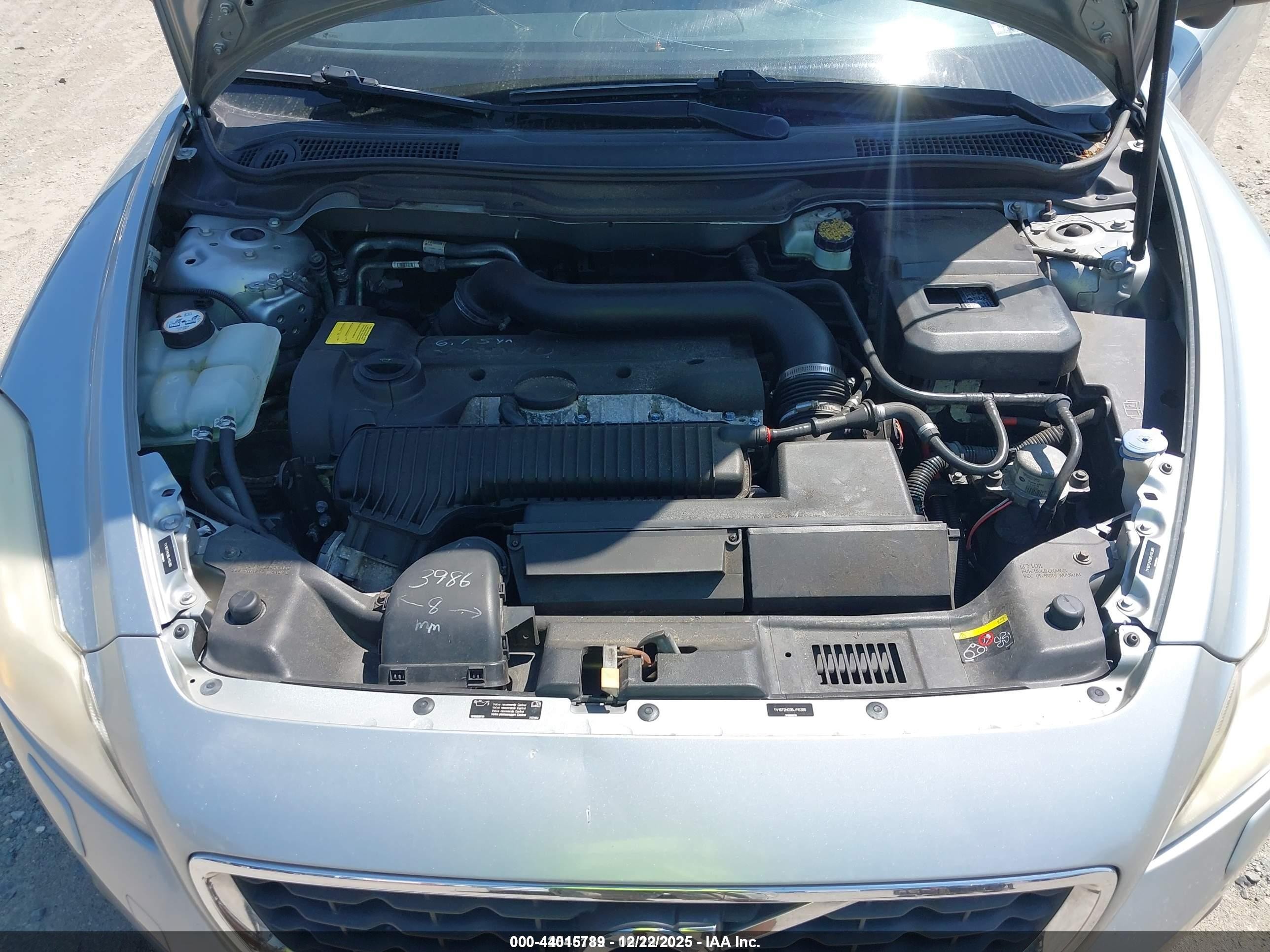 2011 Volvo C70 T5 Silver vin: YV1672MC9BJ115385