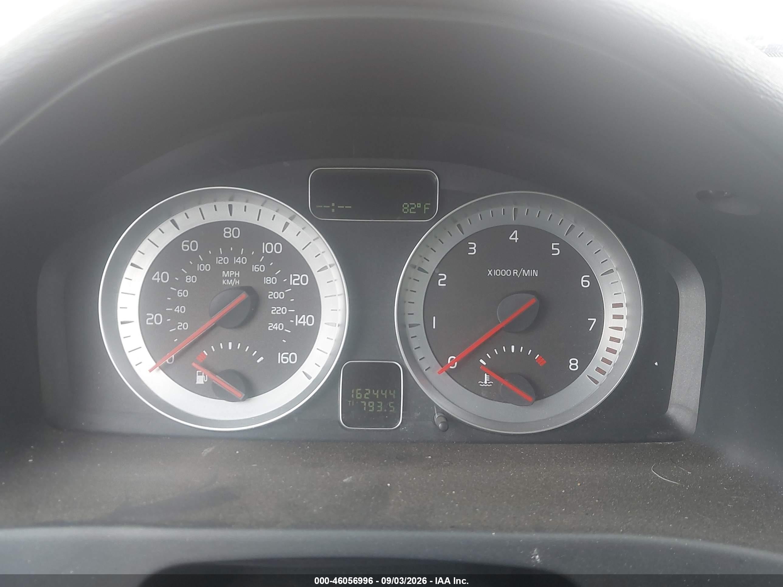 2011 Volvo C70 T5 Red vin: YV1672MC9BJ120182