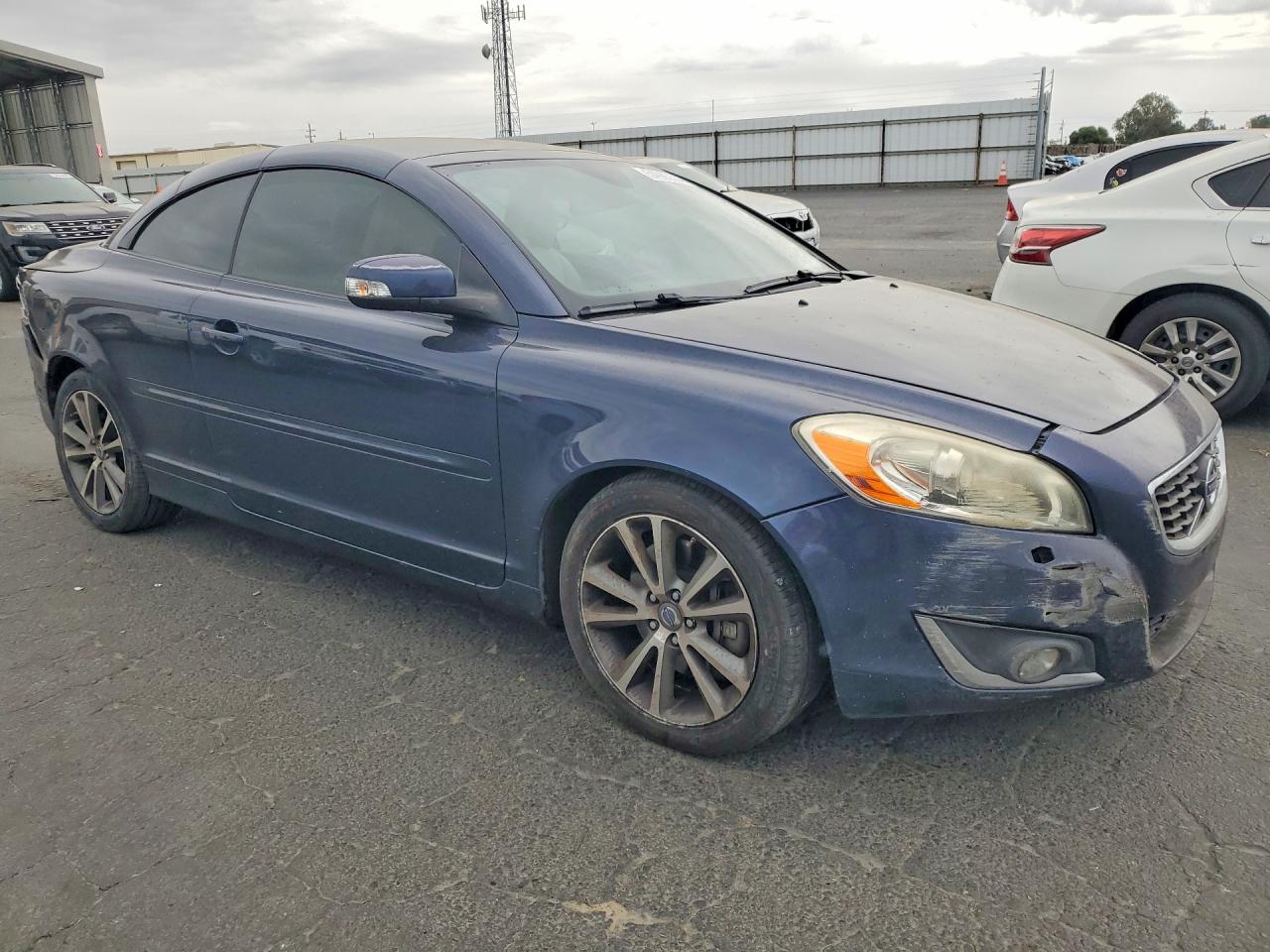 2013 Volvo C70 T5 Blue vin: YV1672MC9DJ139253