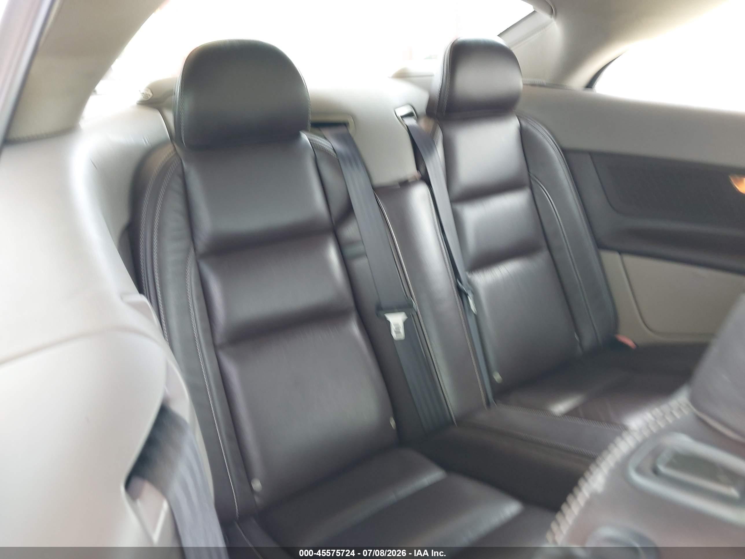 2010 Volvo C70 T5 White vin: YV1672MCXAJ092567