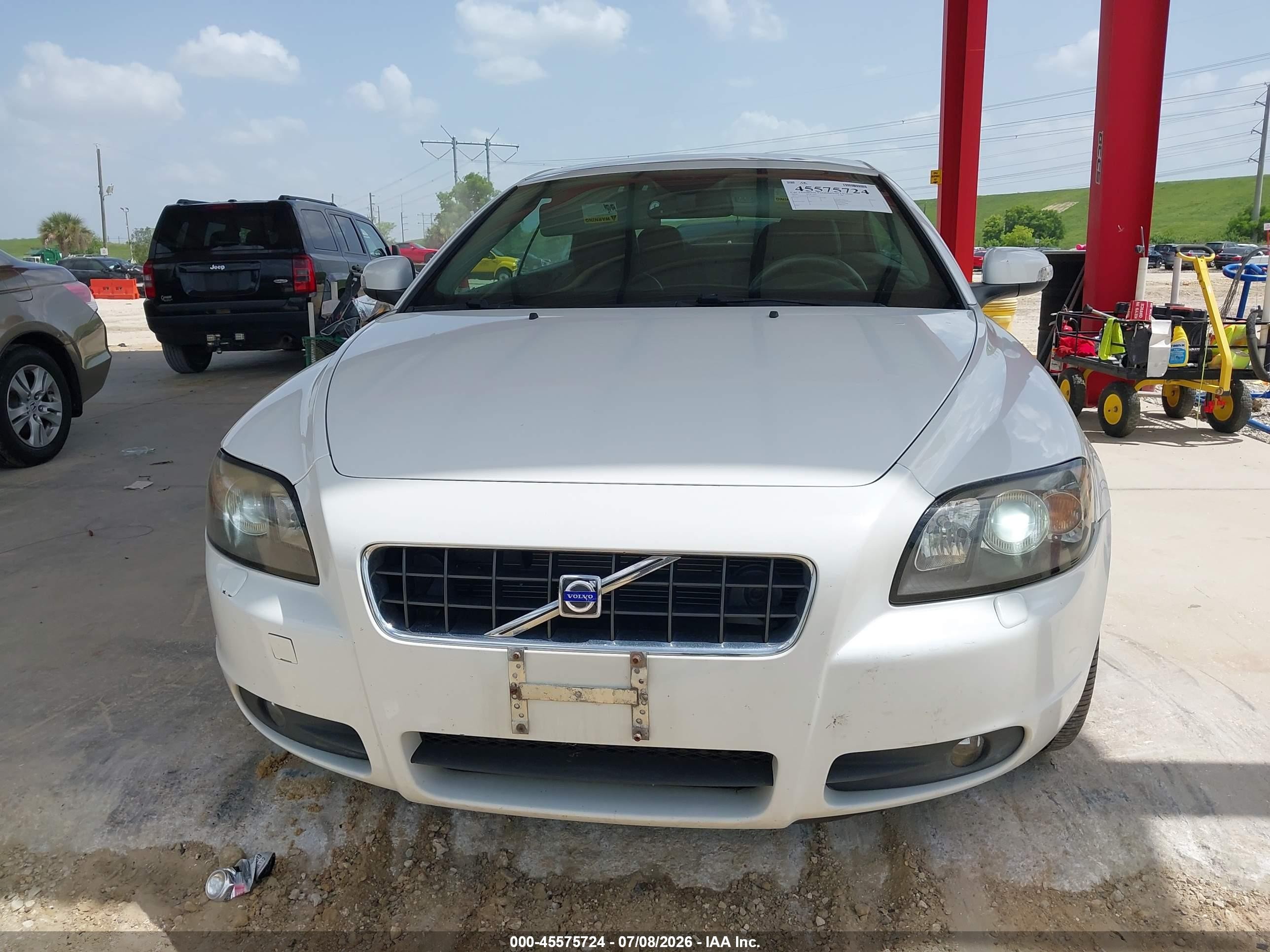 2010 Volvo C70 T5 White vin: YV1672MCXAJ092567