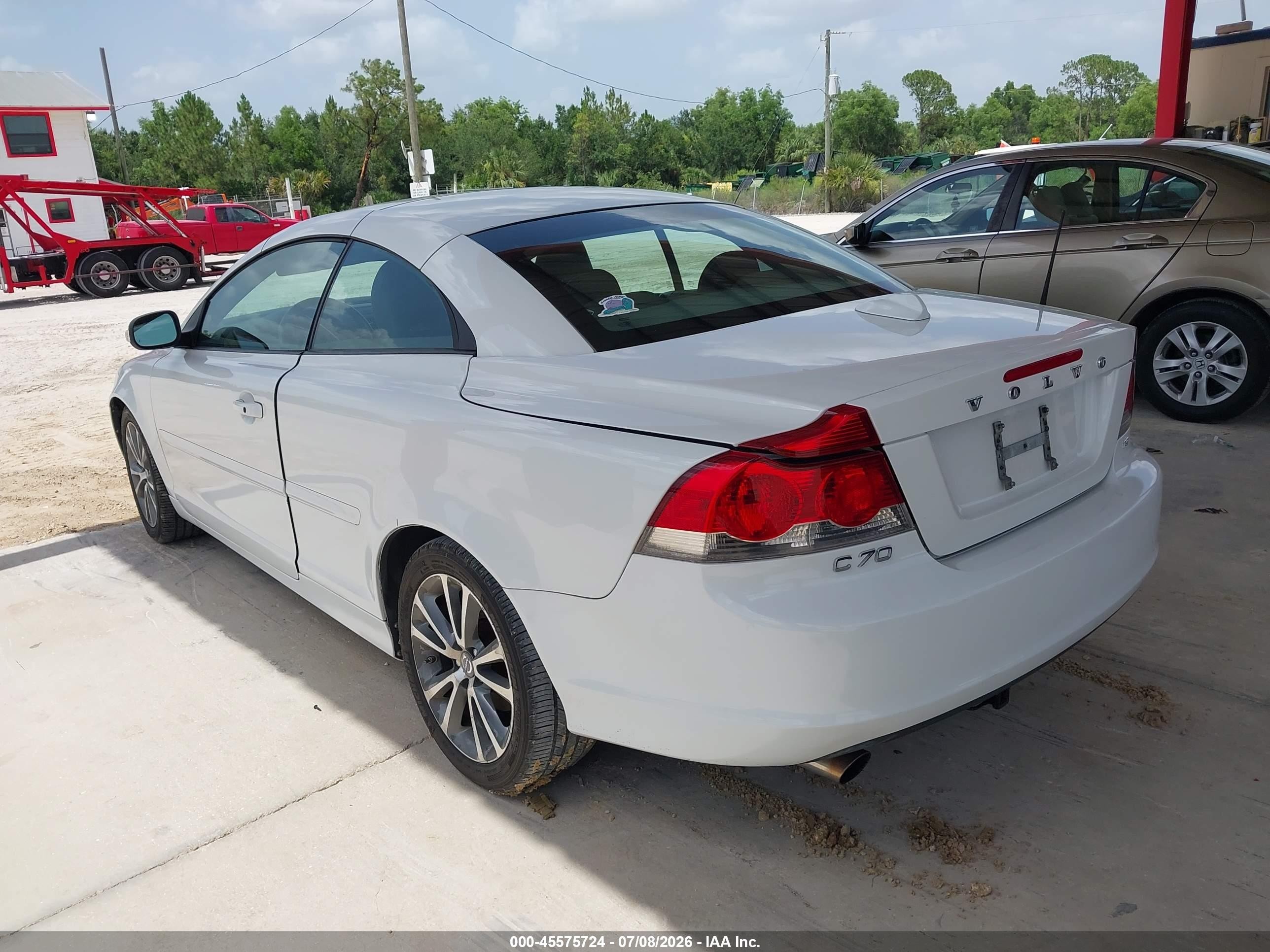 2010 Volvo C70 T5 White vin: YV1672MCXAJ092567