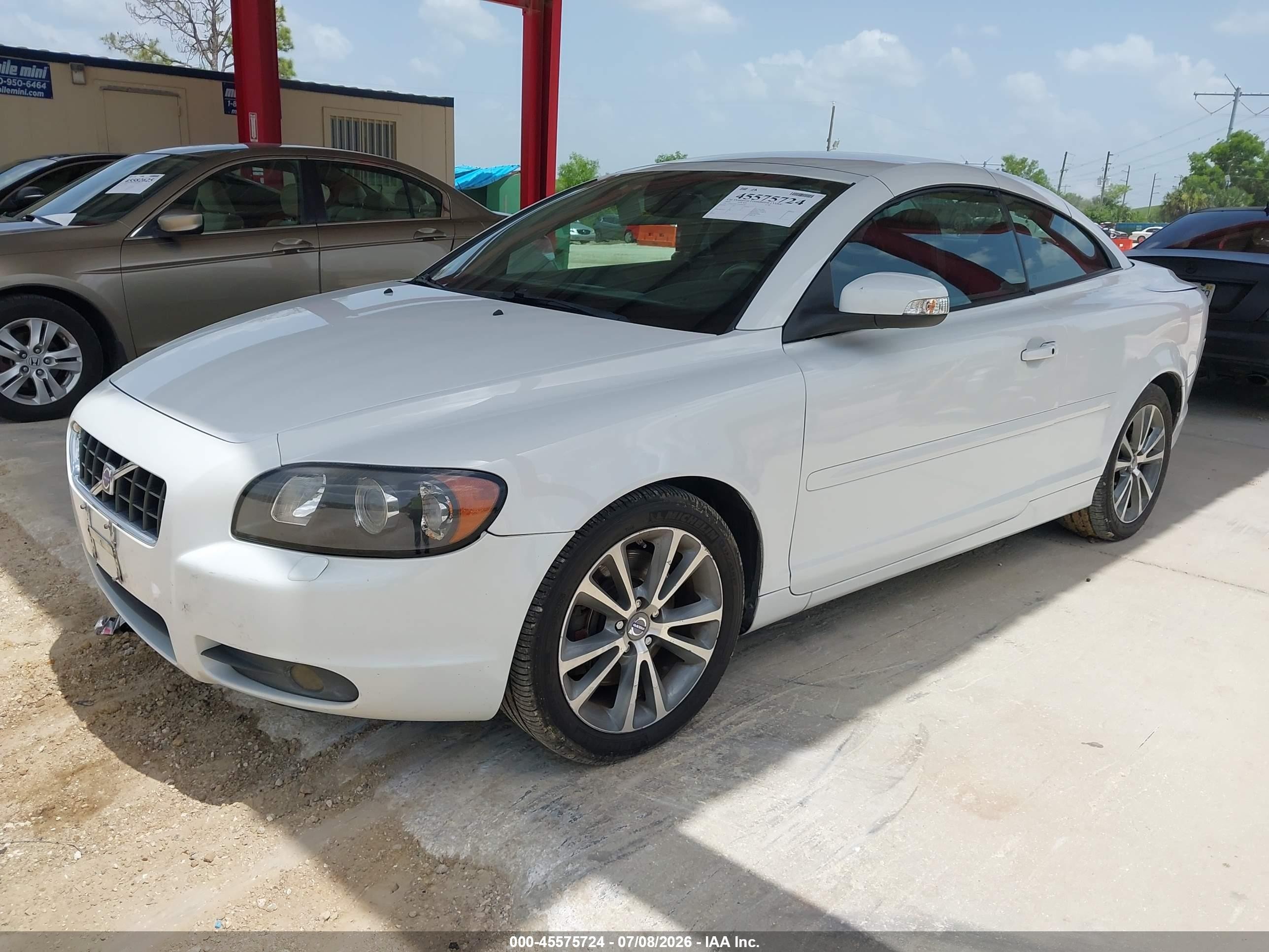2010 Volvo C70 T5 White vin: YV1672MCXAJ092567