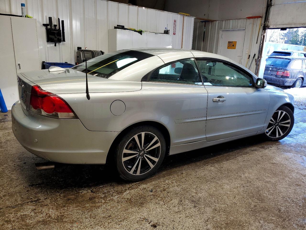 2010 Volvo C70 T5 Silver vin: YV1672MCXAJ094402