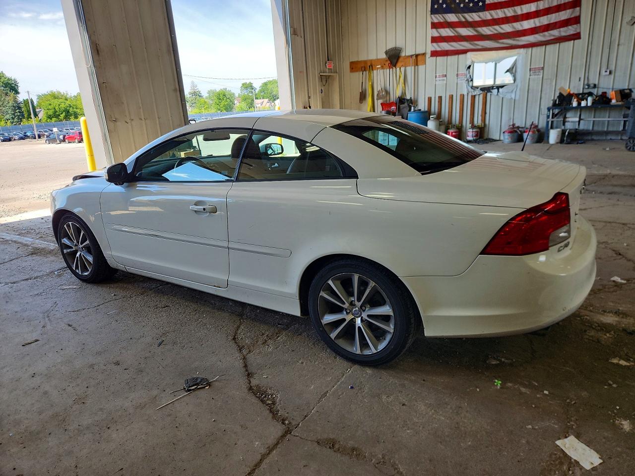 2011 Volvo C70 T5 Белый vin: YV1672MCXBJ113113
