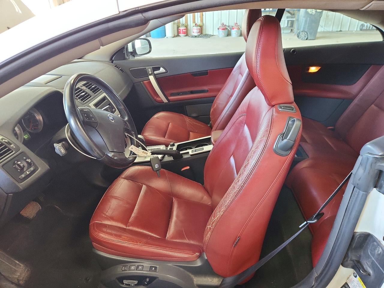 2011 Volvo C70 T5 Белый vin: YV1672MCXBJ113113