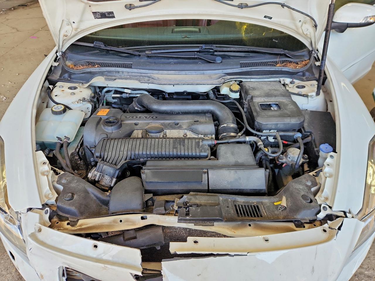 2011 Volvo C70 T5 Белый vin: YV1672MCXBJ113113