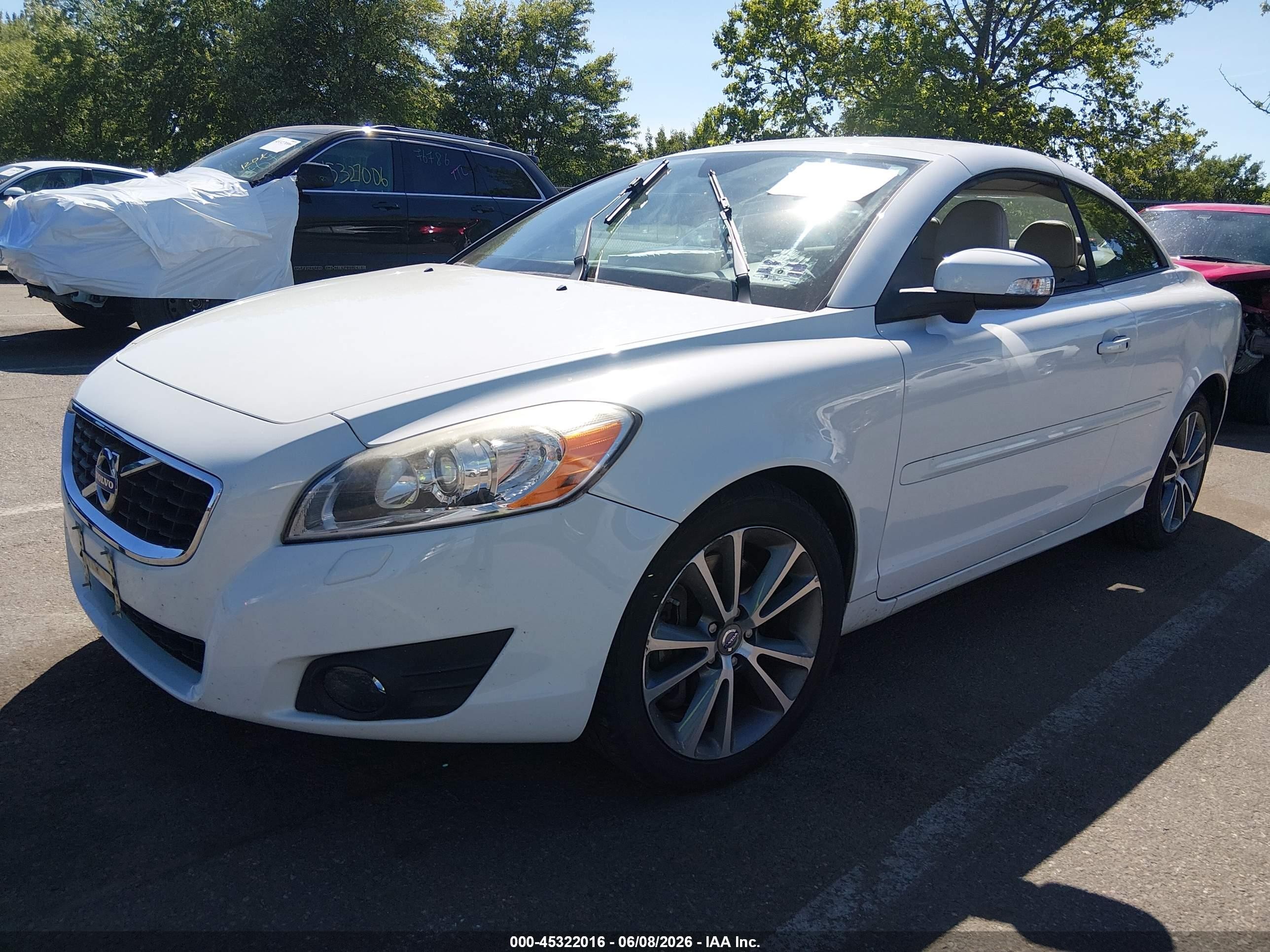 2011 Volvo C70 T5 White vin: YV1672MCXBJ118246