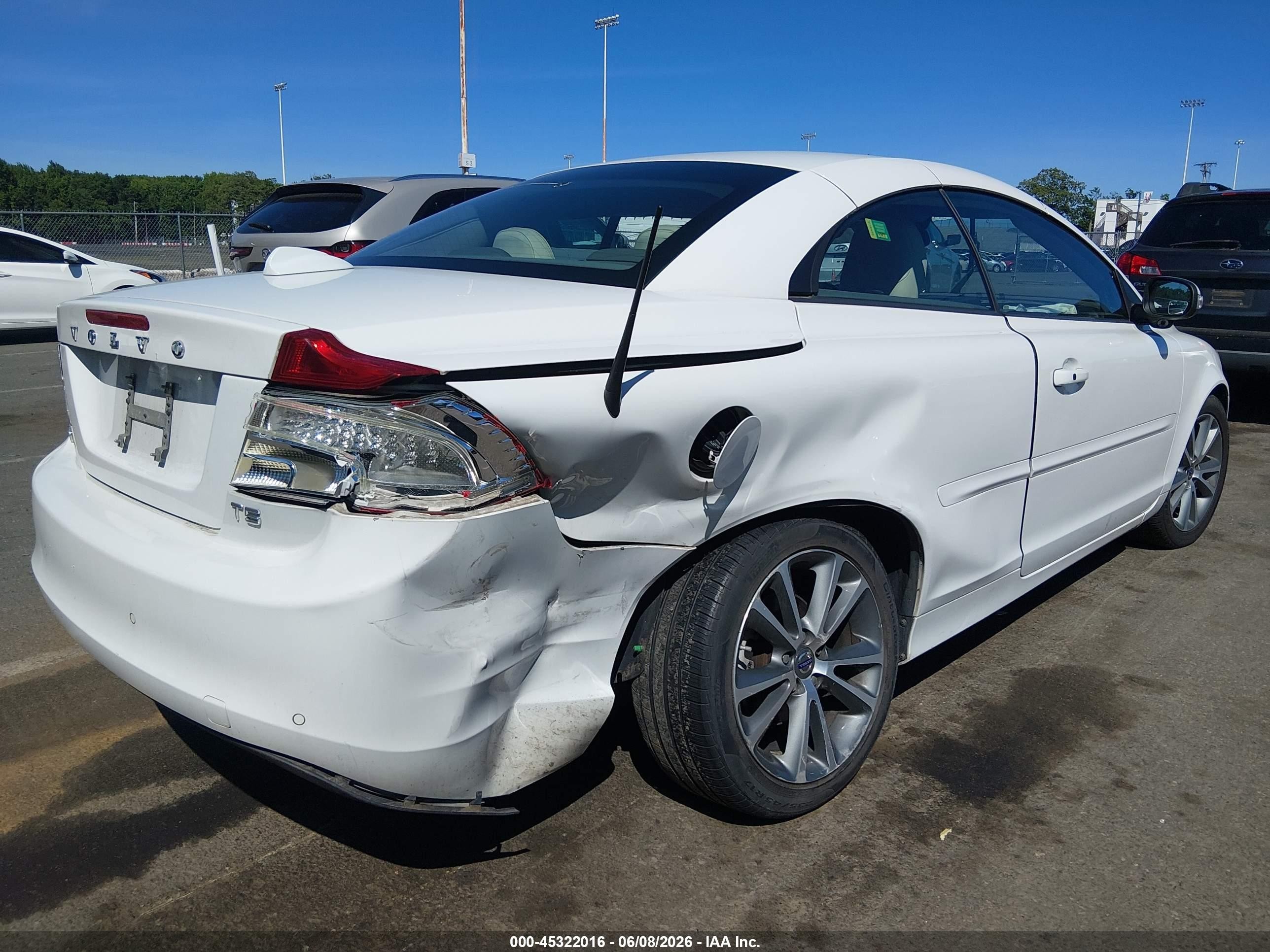 2011 Volvo C70 T5 White vin: YV1672MCXBJ118246