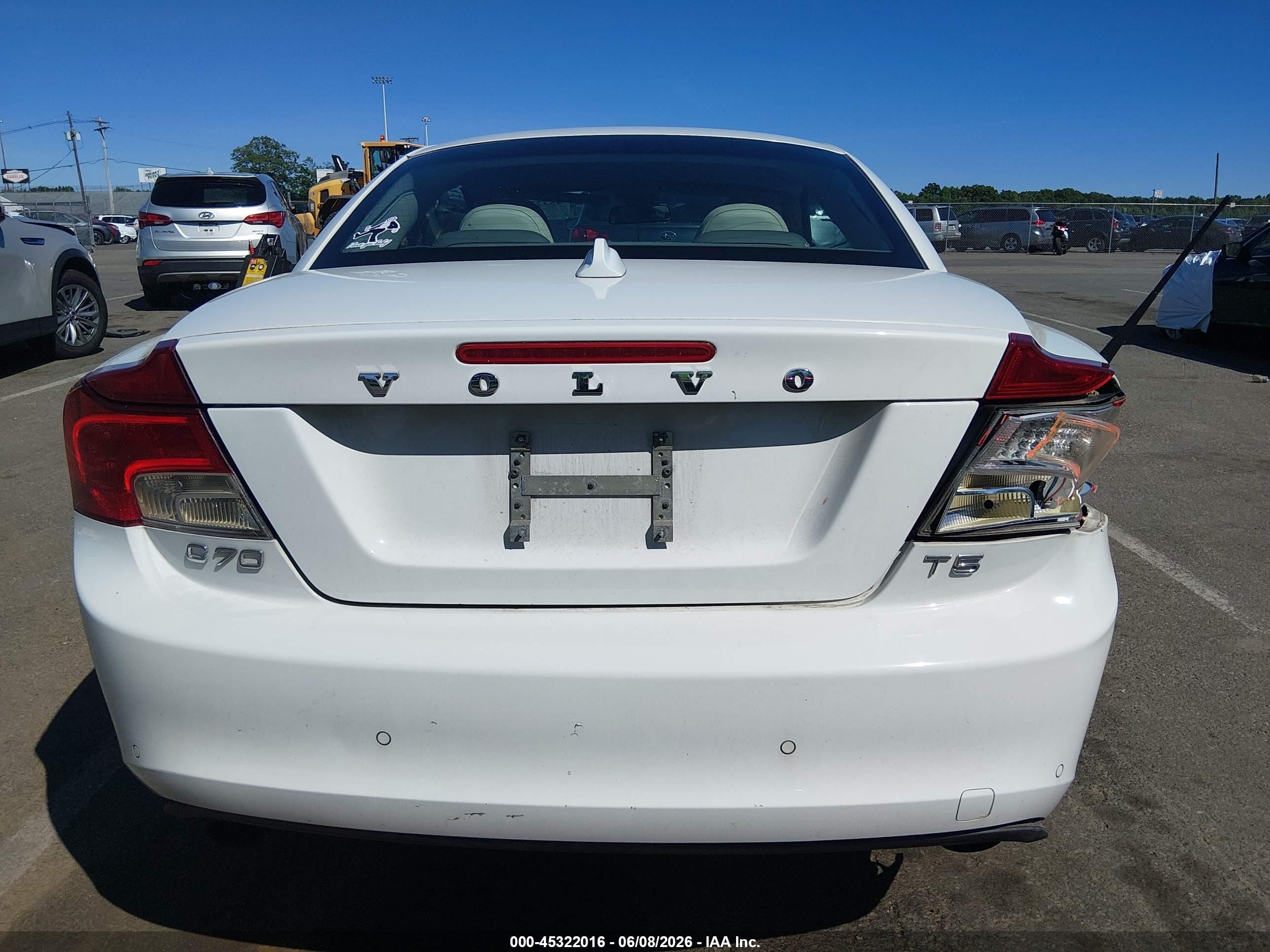 2011 Volvo C70 T5 White vin: YV1672MCXBJ118246