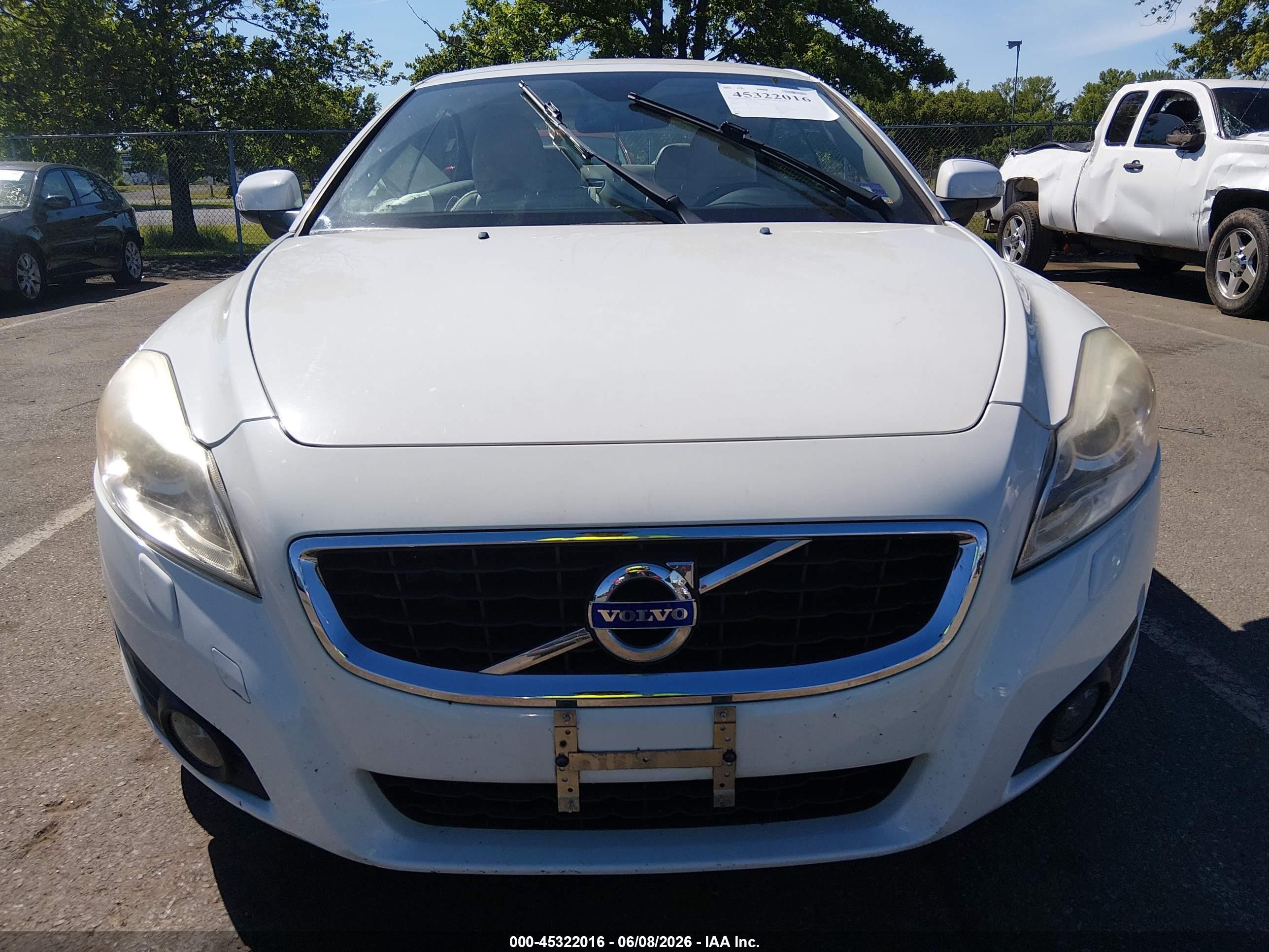 2011 Volvo C70 T5 White vin: YV1672MCXBJ118246