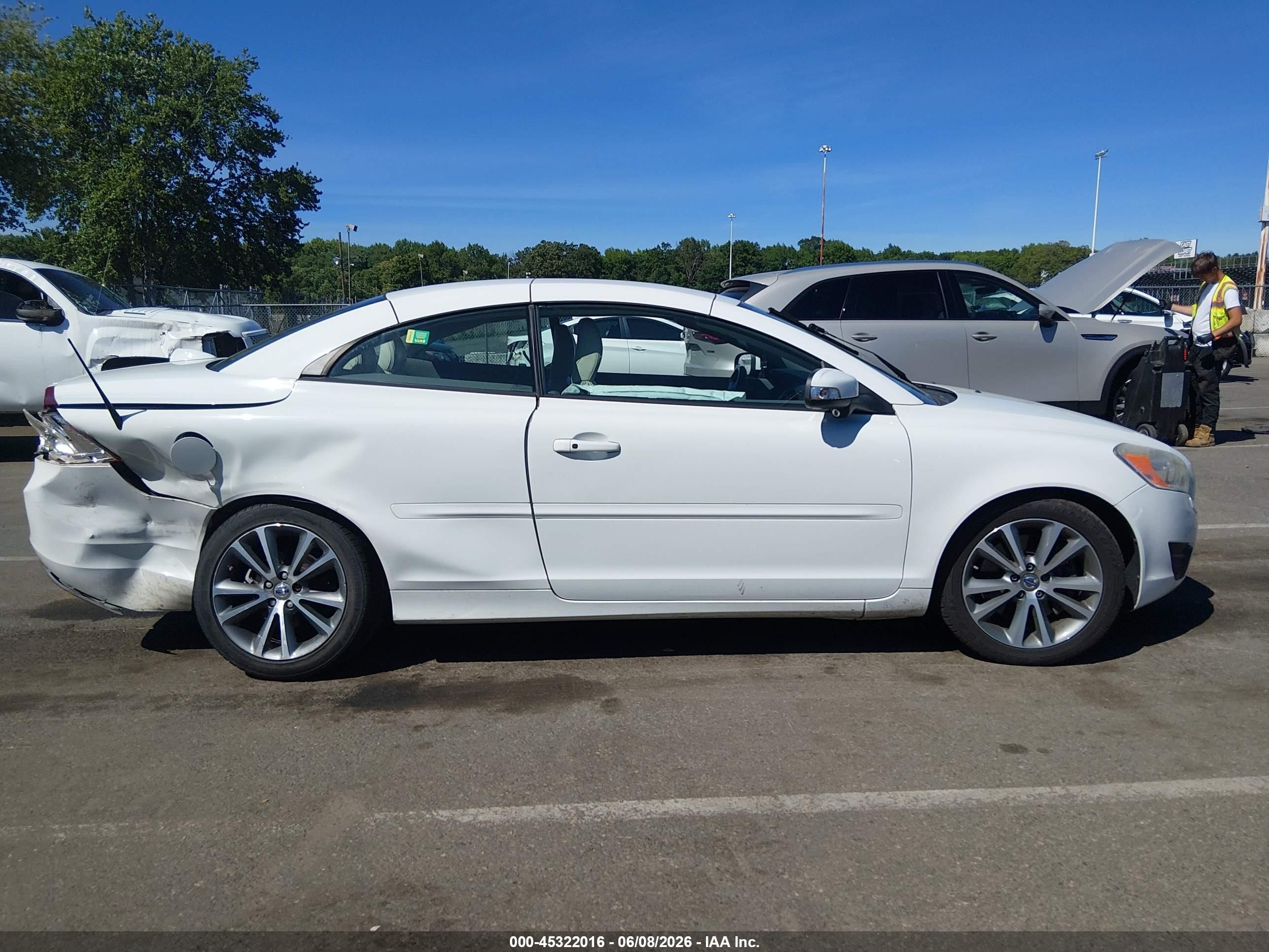 2011 Volvo C70 T5 White vin: YV1672MCXBJ118246